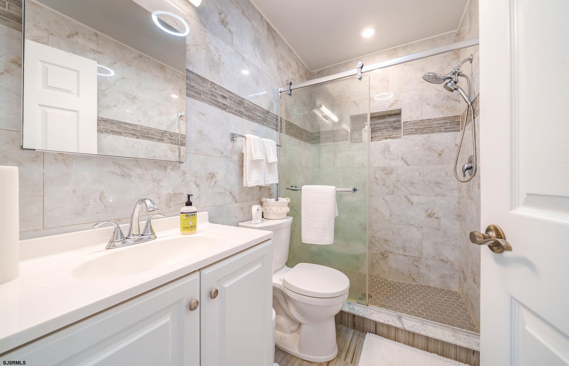 2734 Bay Ave Unit: 2734