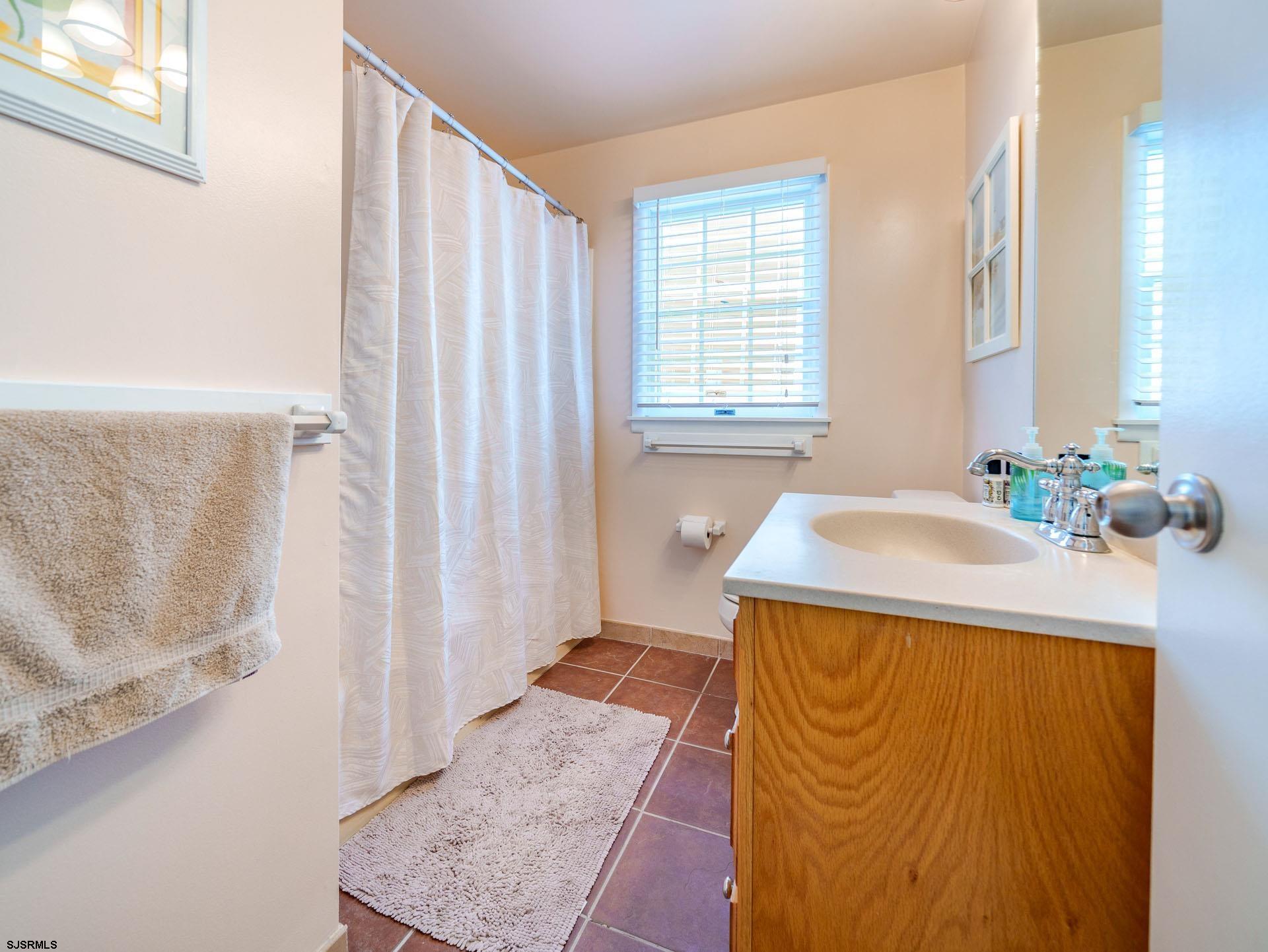 5236 Asbury Ave Unit: 1