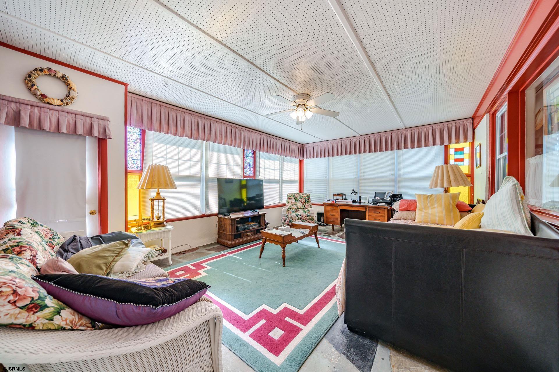 2 Hollytree Road