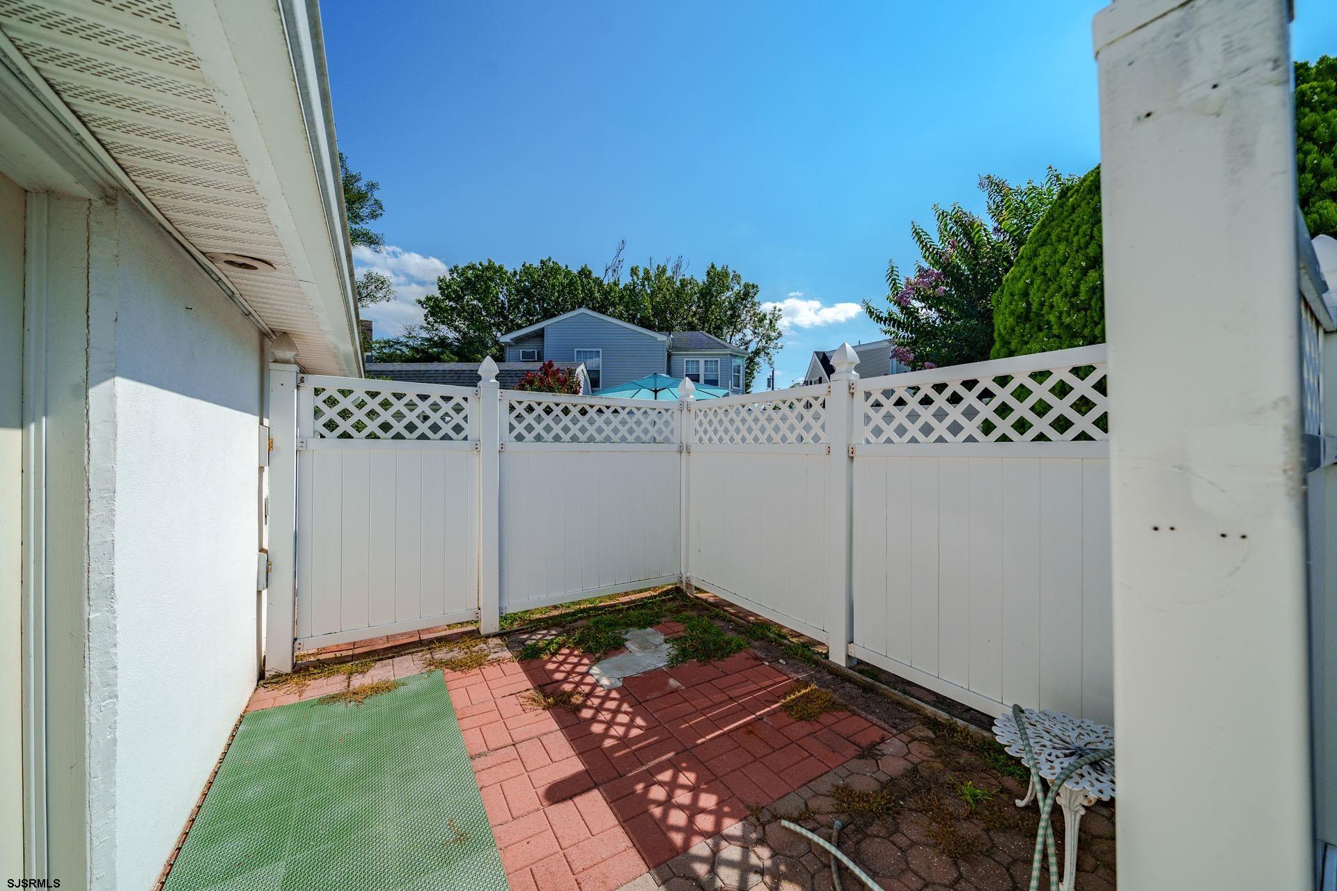 2 Hollytree Road