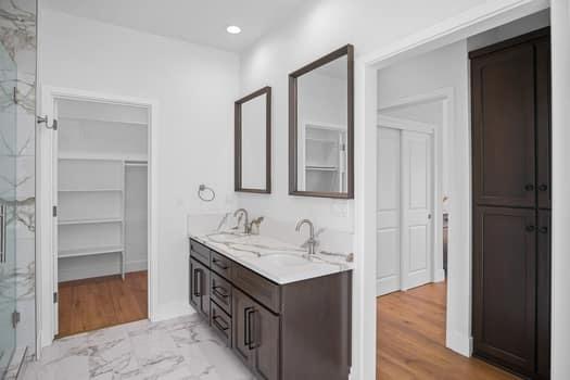 2201 O Farrell Avenue