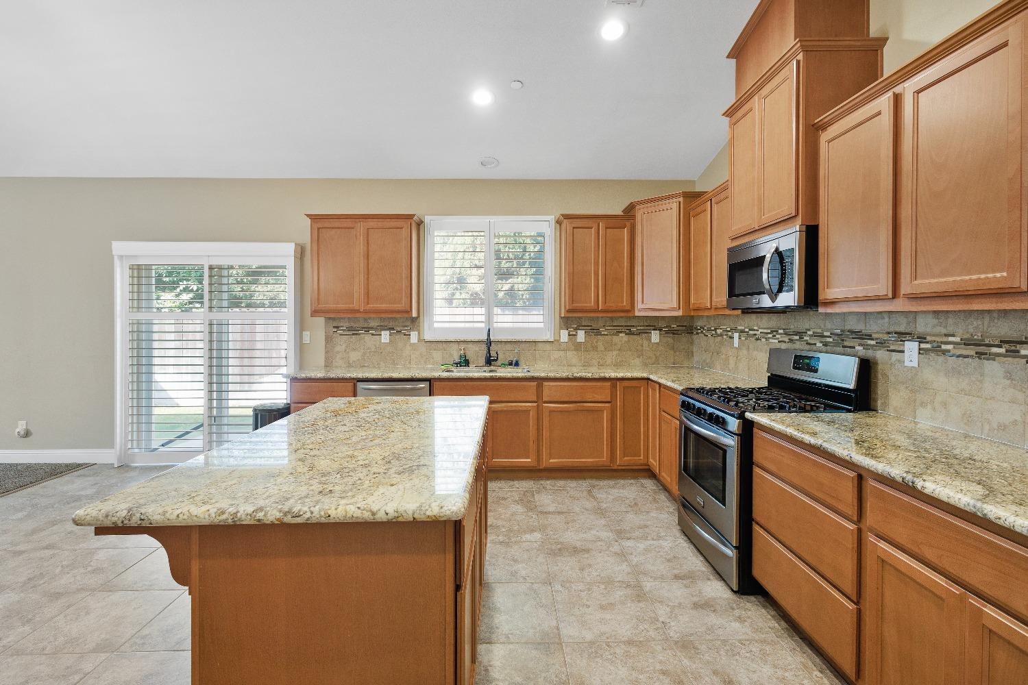 2785 Lexington Avenue