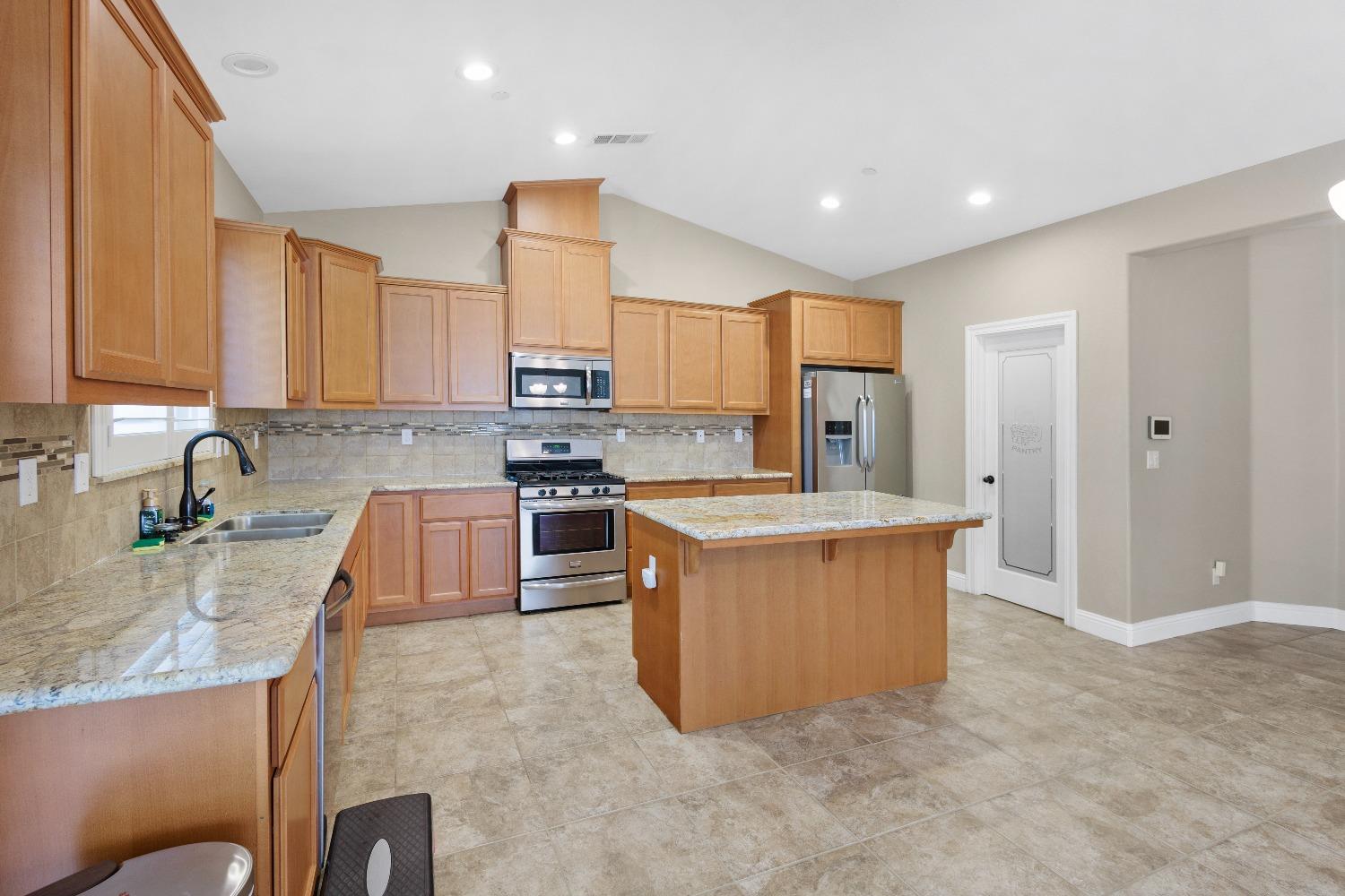 2785 Lexington Avenue