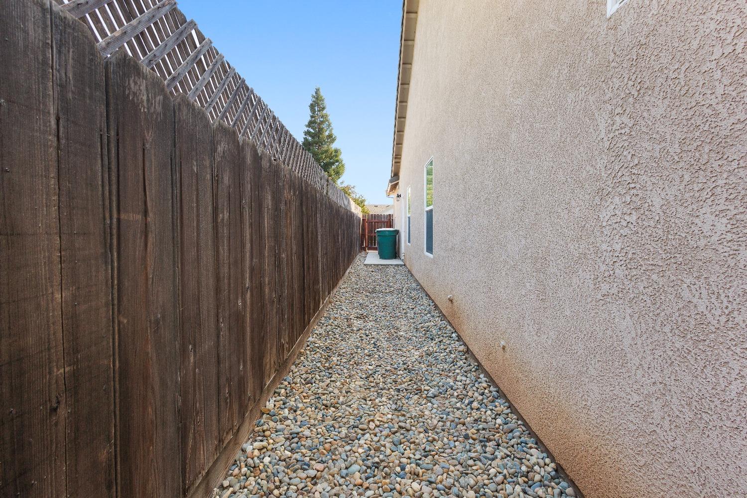 2785 Lexington Avenue