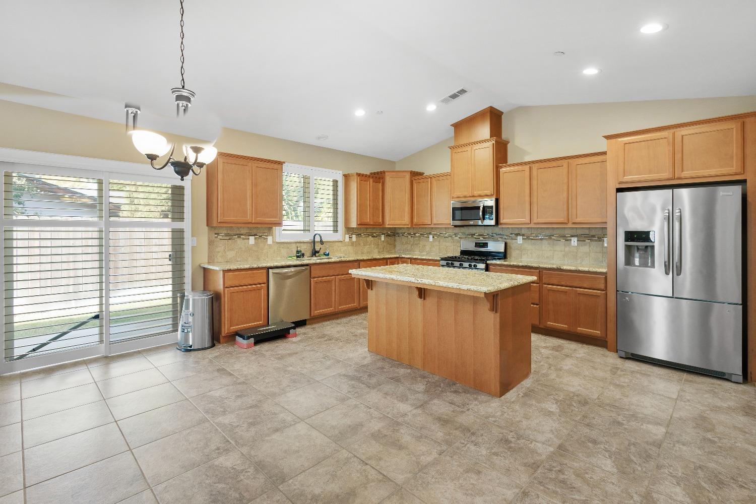 2785 Lexington Avenue