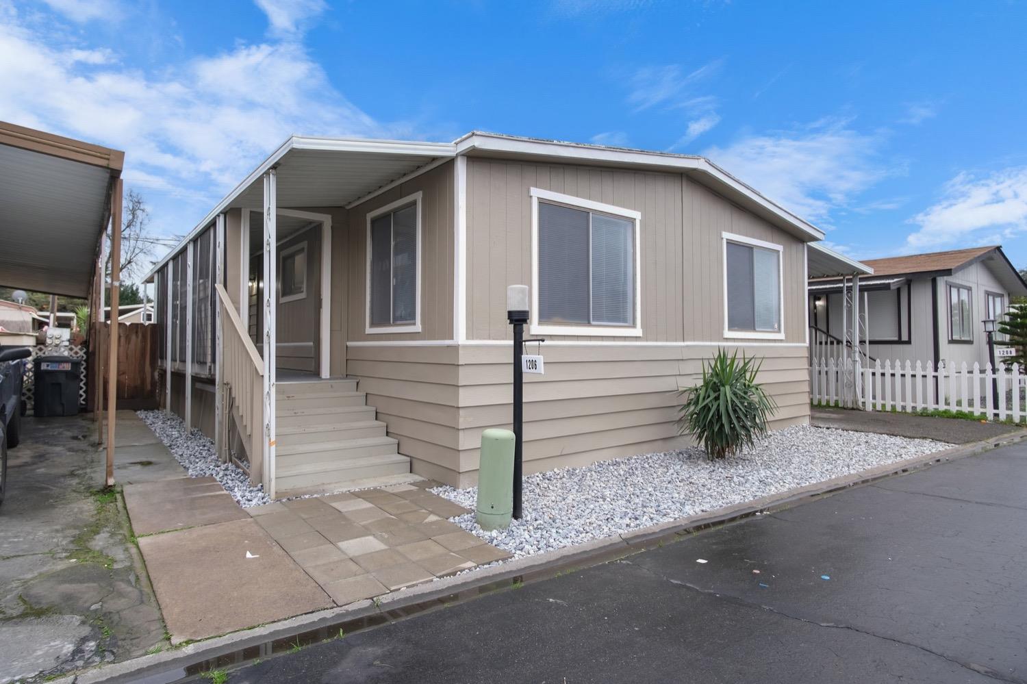 1206 Magic Sands Way