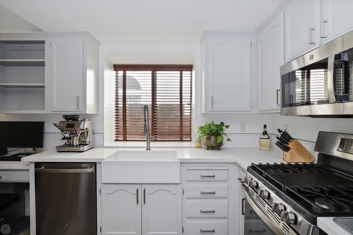 1812 Volendam Avenue