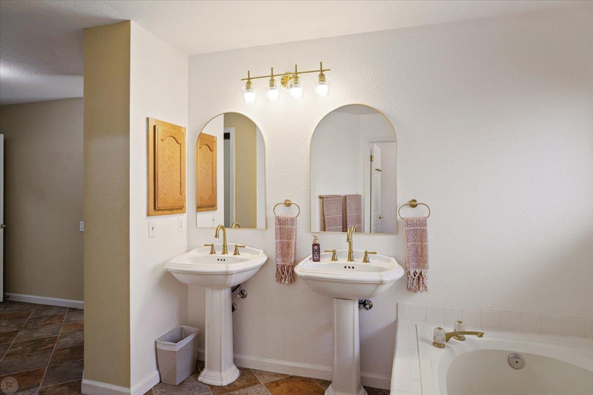 1812 Volendam Avenue