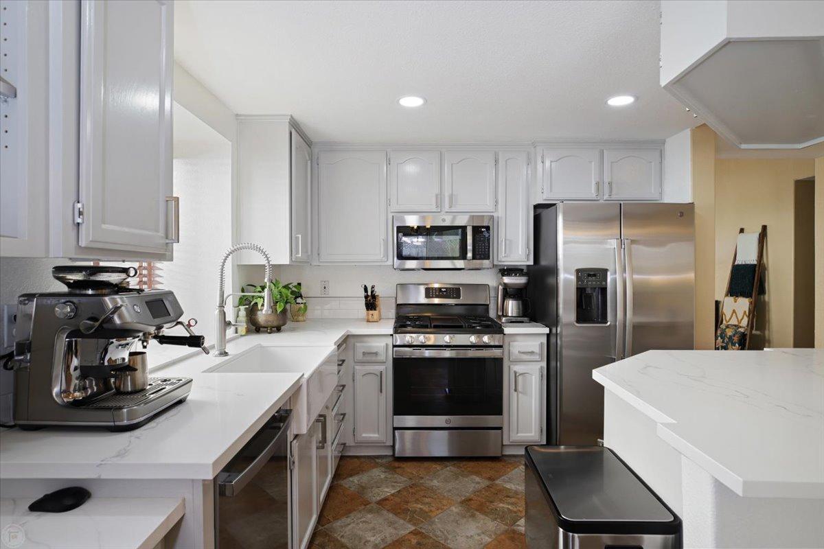 1812 Volendam Avenue