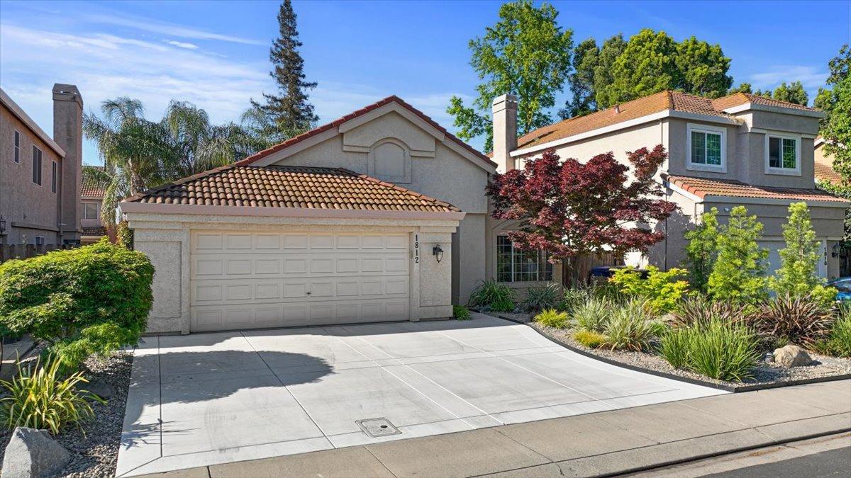 1812 Volendam Avenue