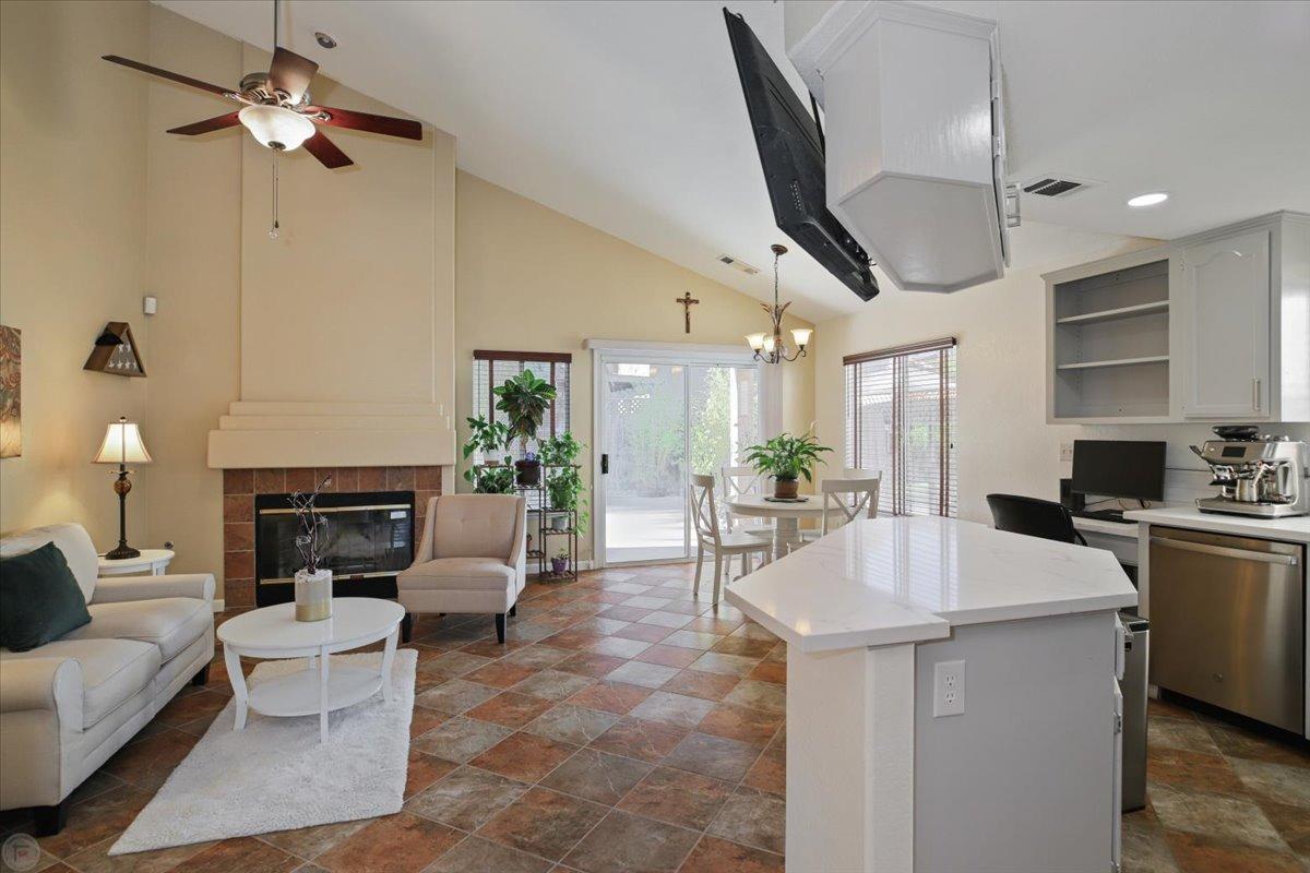 1812 Volendam Avenue