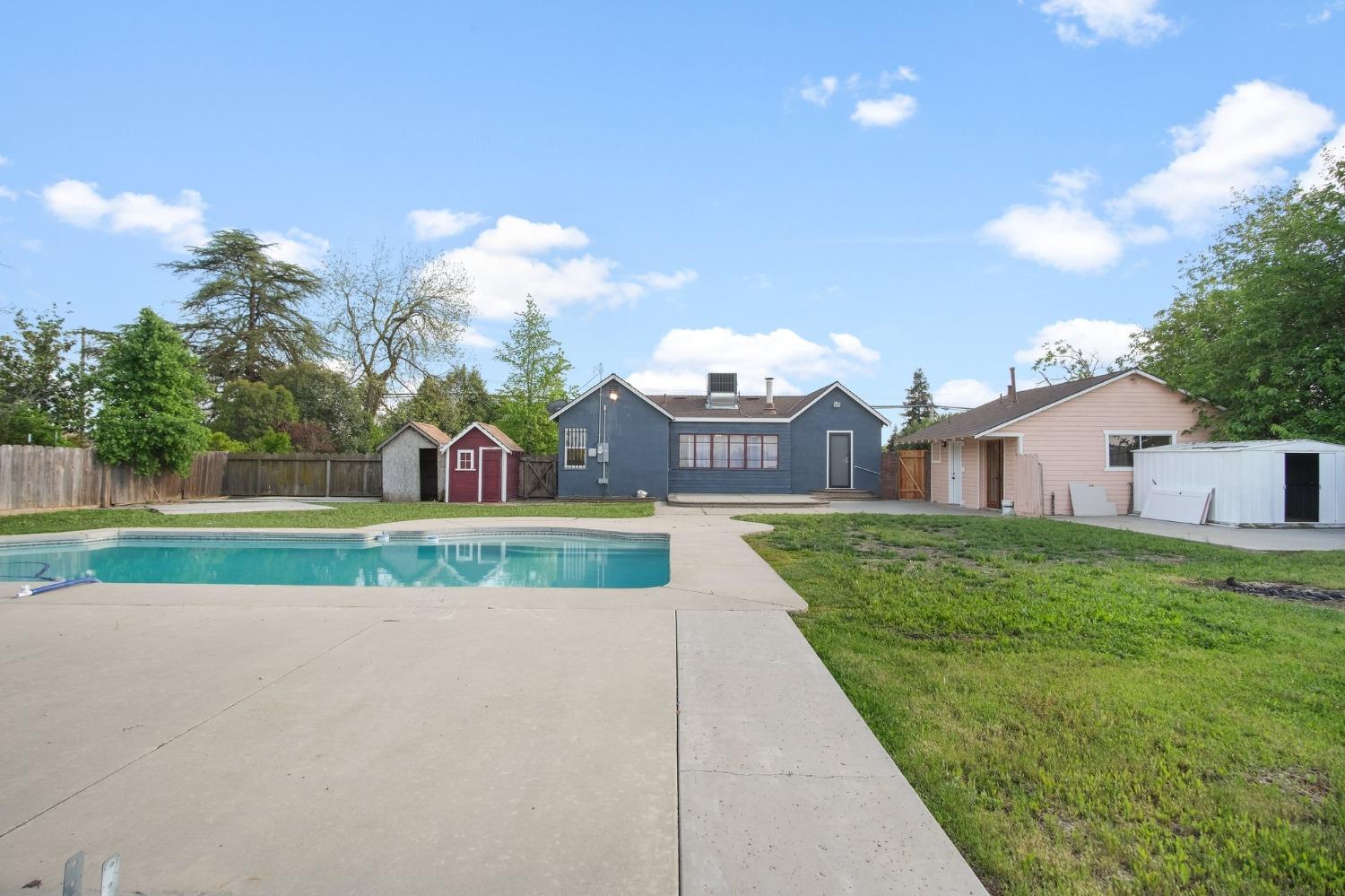 2259 E CHILDS Avenue