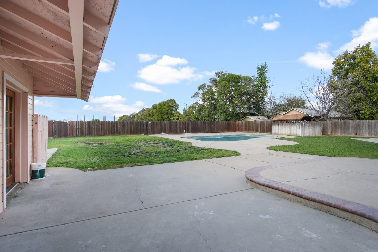 2259 E CHILDS Avenue