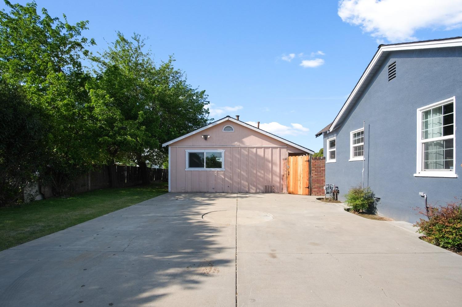 2259 E CHILDS Avenue