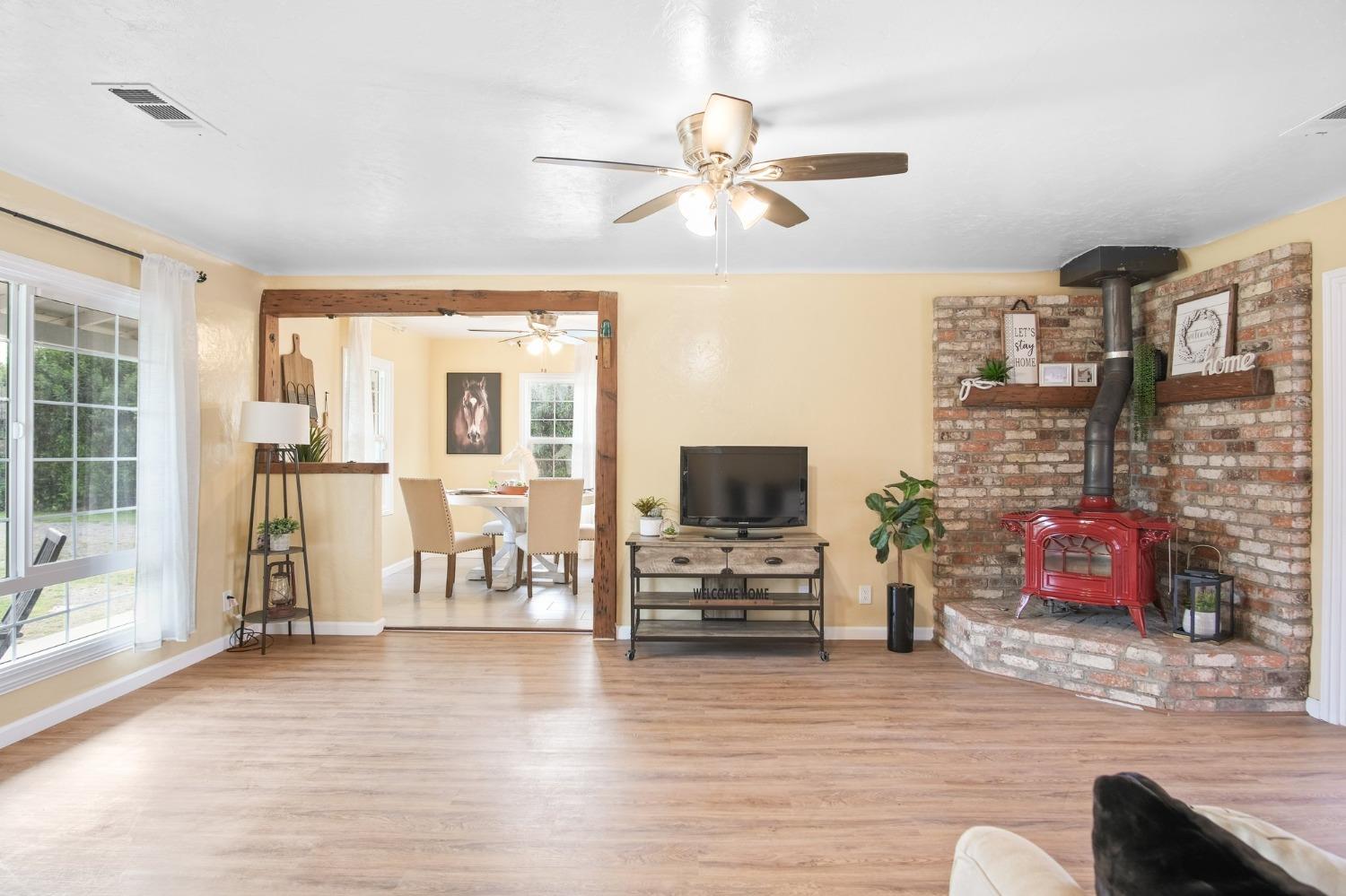 2259 E CHILDS Avenue