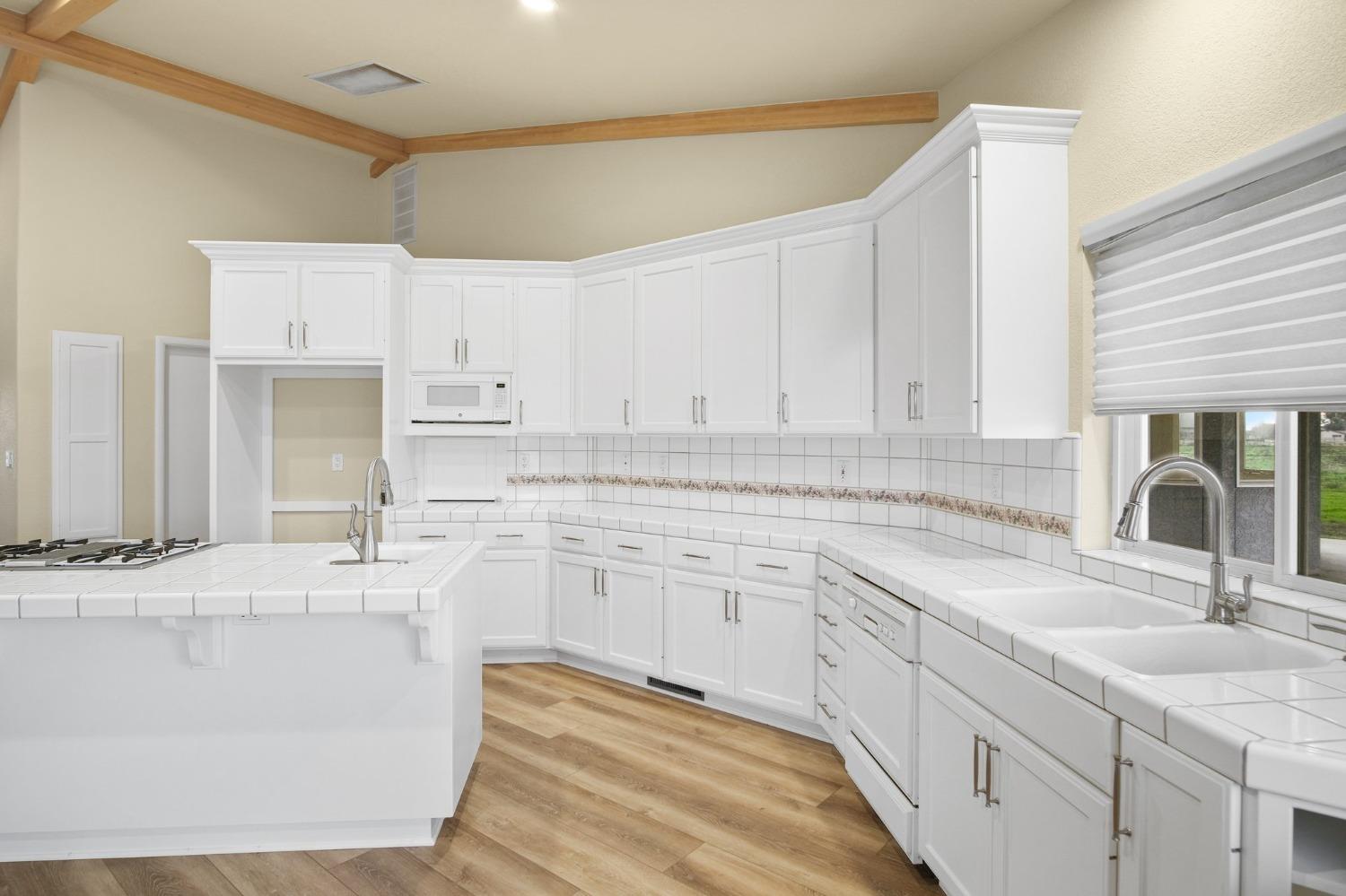 5837 N BERKELEY Avenue