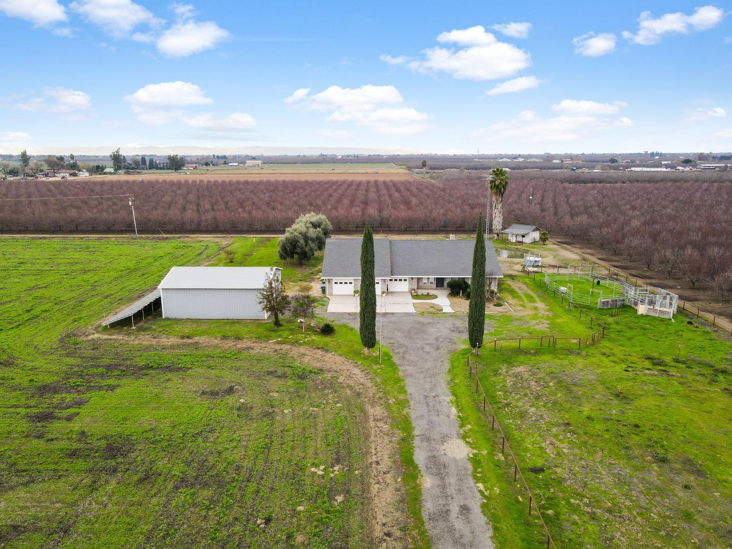 5837 N BERKELEY Avenue