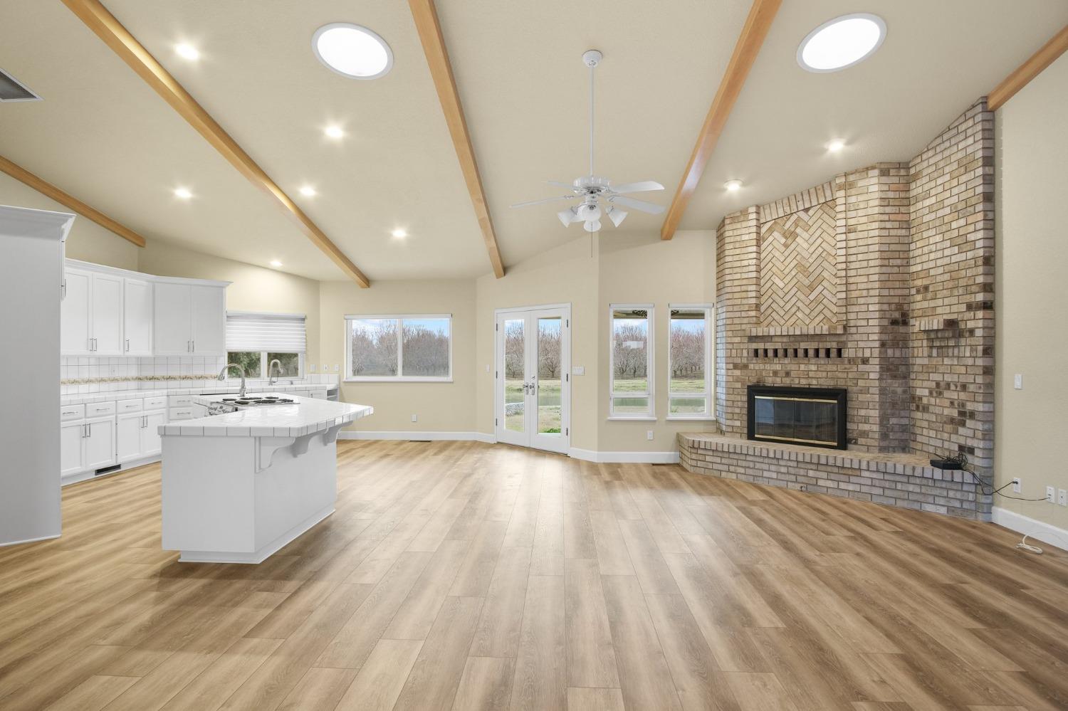 5837 N BERKELEY Avenue