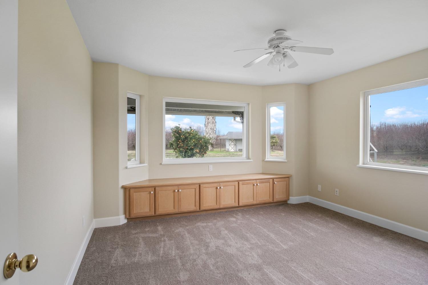 5837 N BERKELEY Avenue