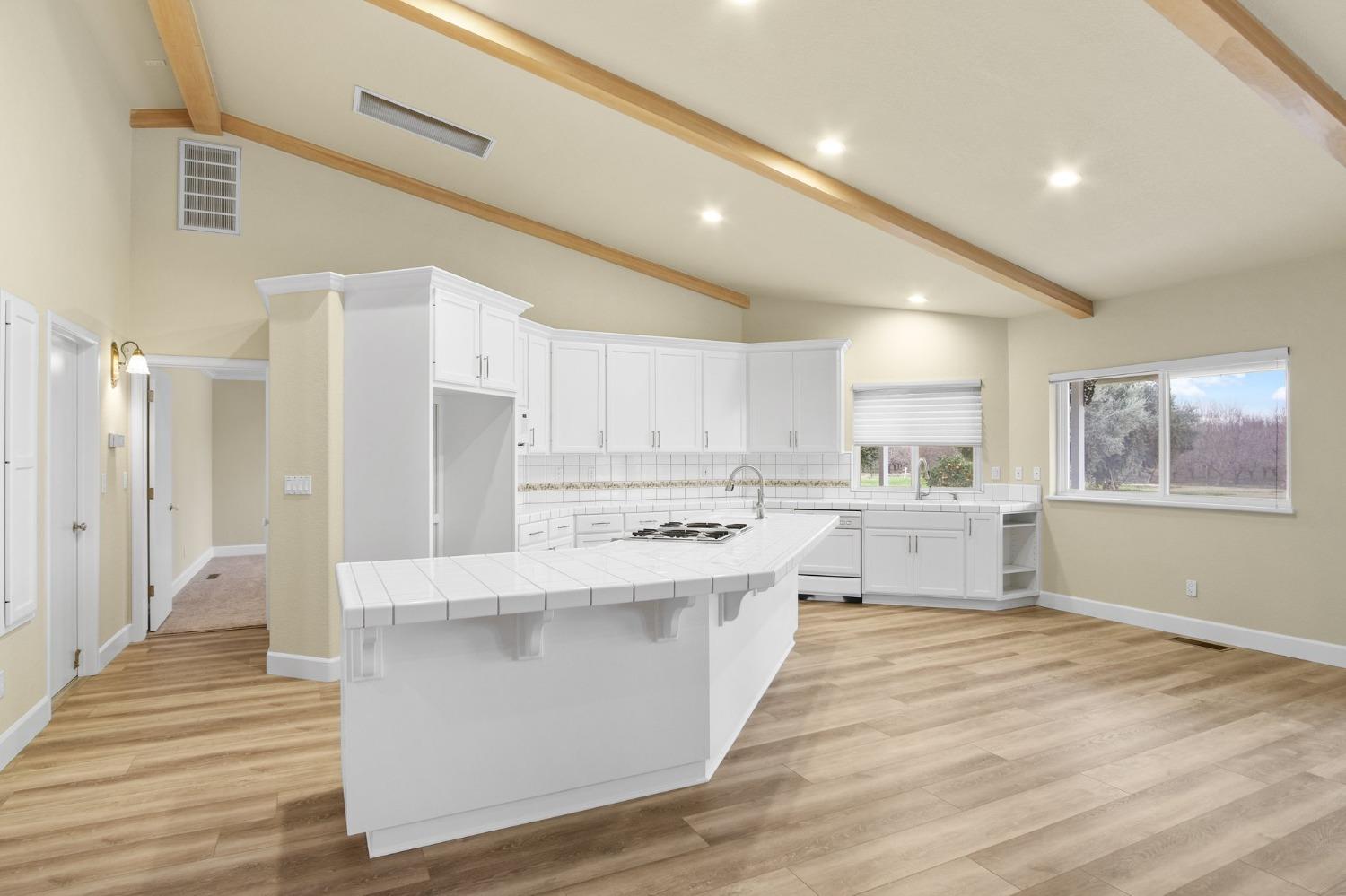 5837 N BERKELEY Avenue