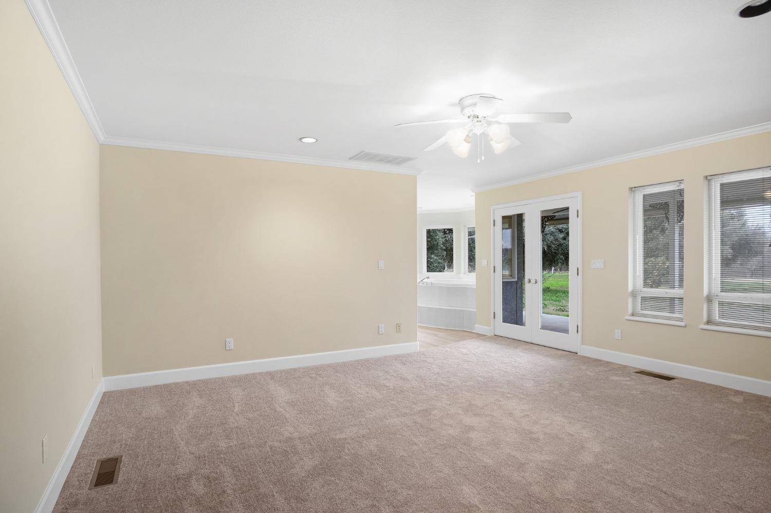 5837 N BERKELEY Avenue