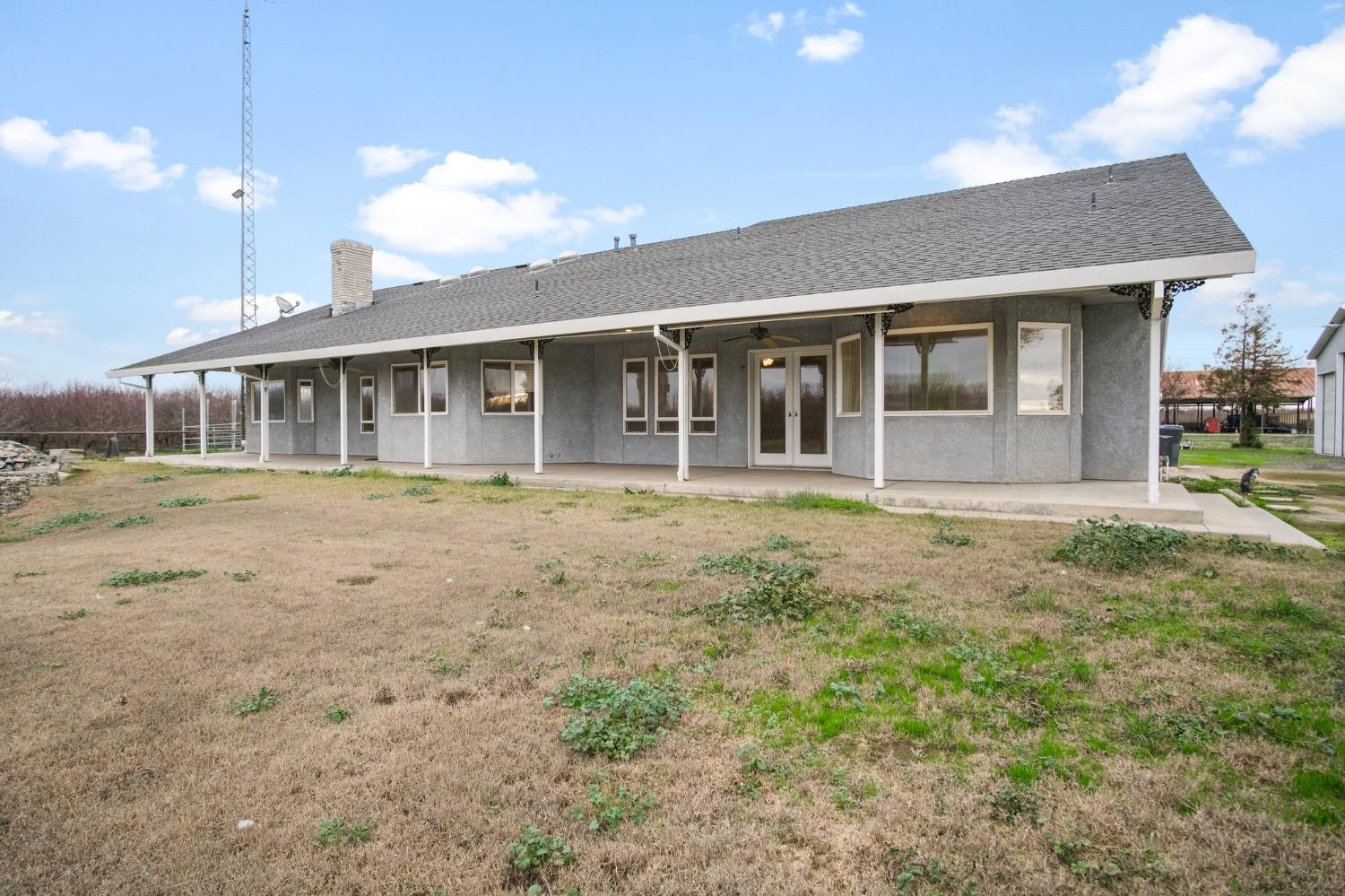 5837 N BERKELEY Avenue