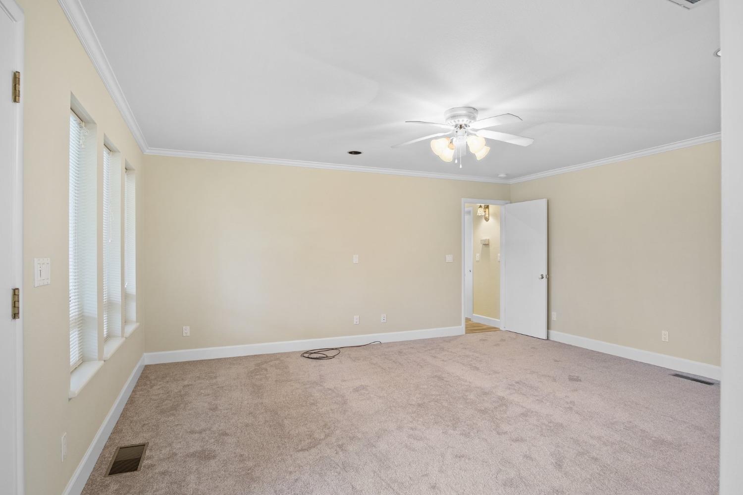 5837 N BERKELEY Avenue