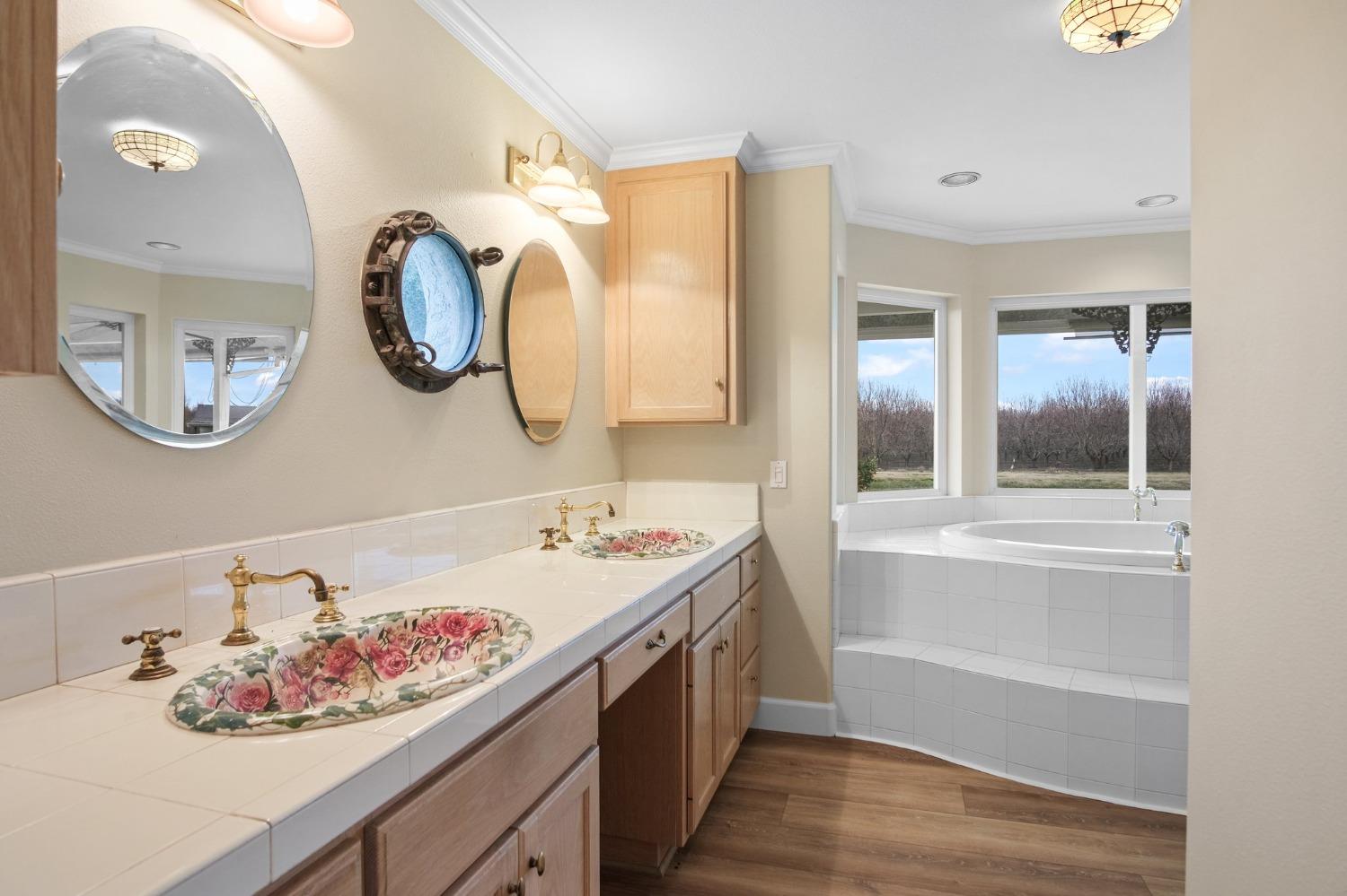 5837 N BERKELEY Avenue