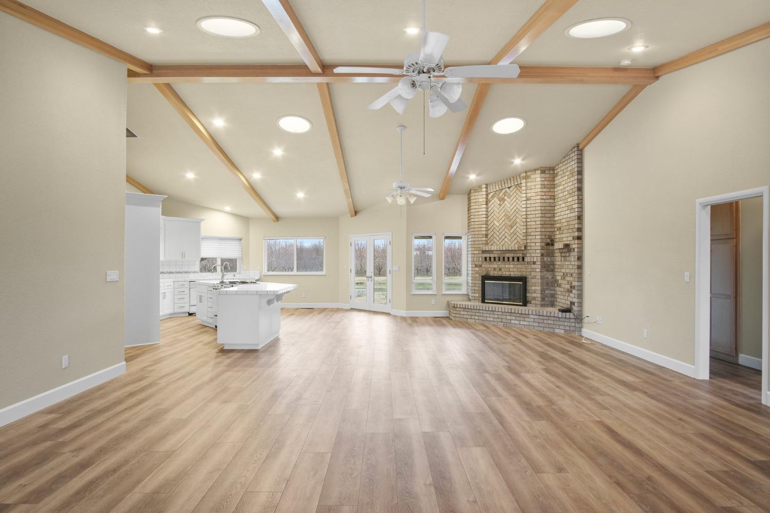 5837 N BERKELEY Avenue