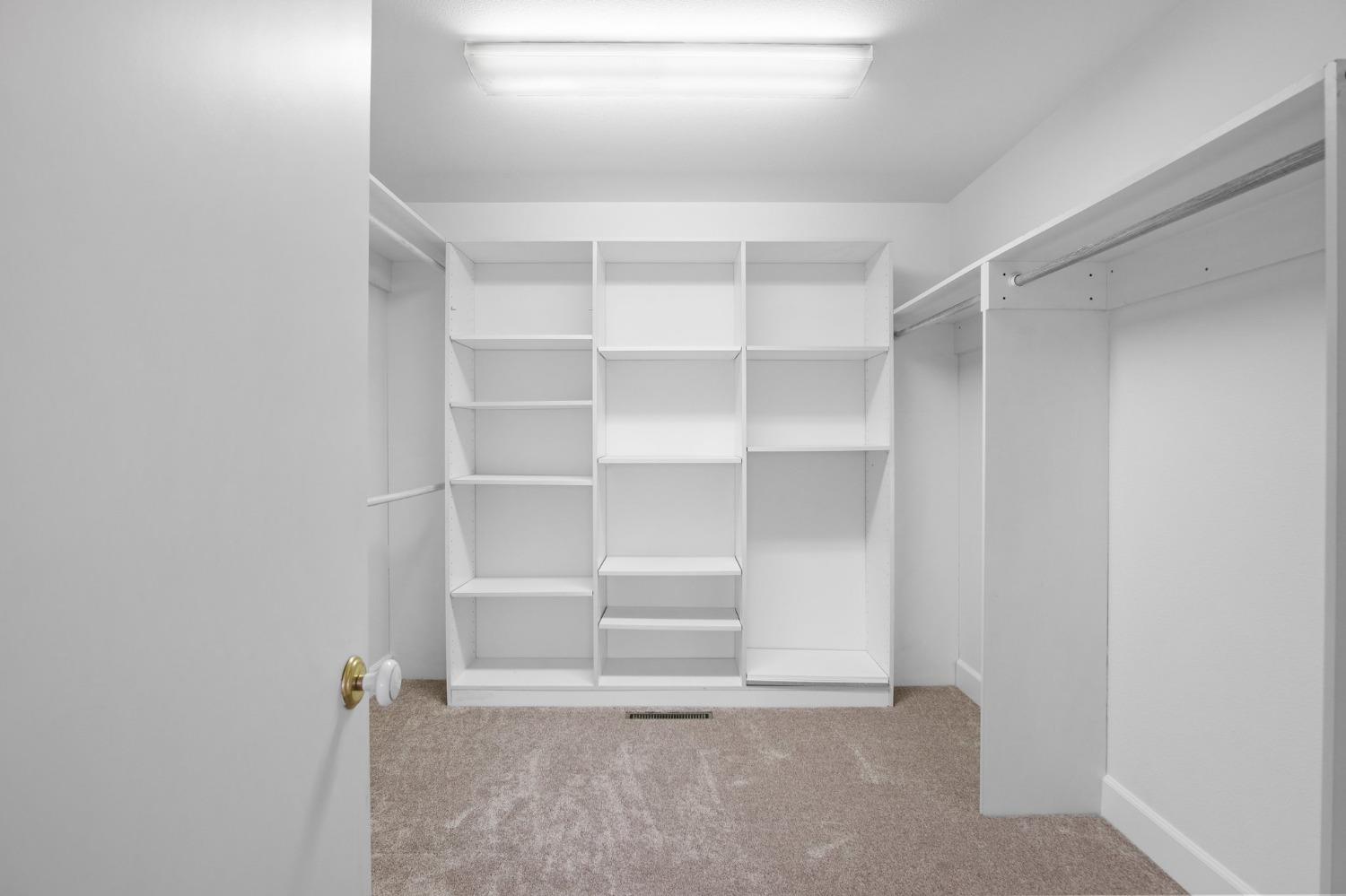 5837 N BERKELEY Avenue