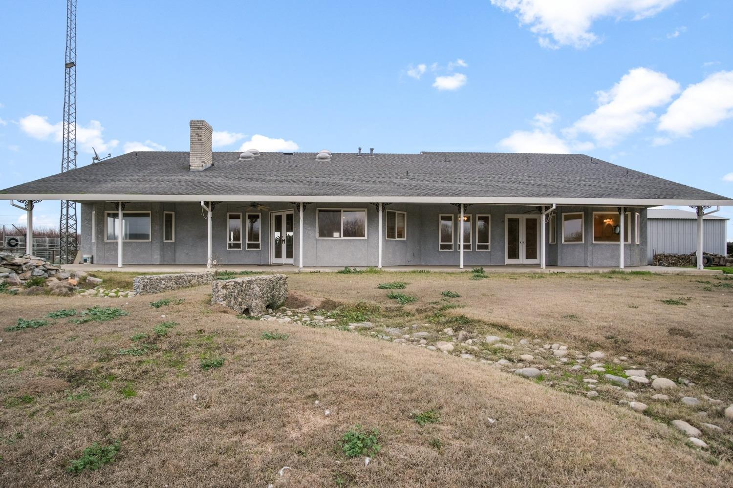 5837 N BERKELEY Avenue