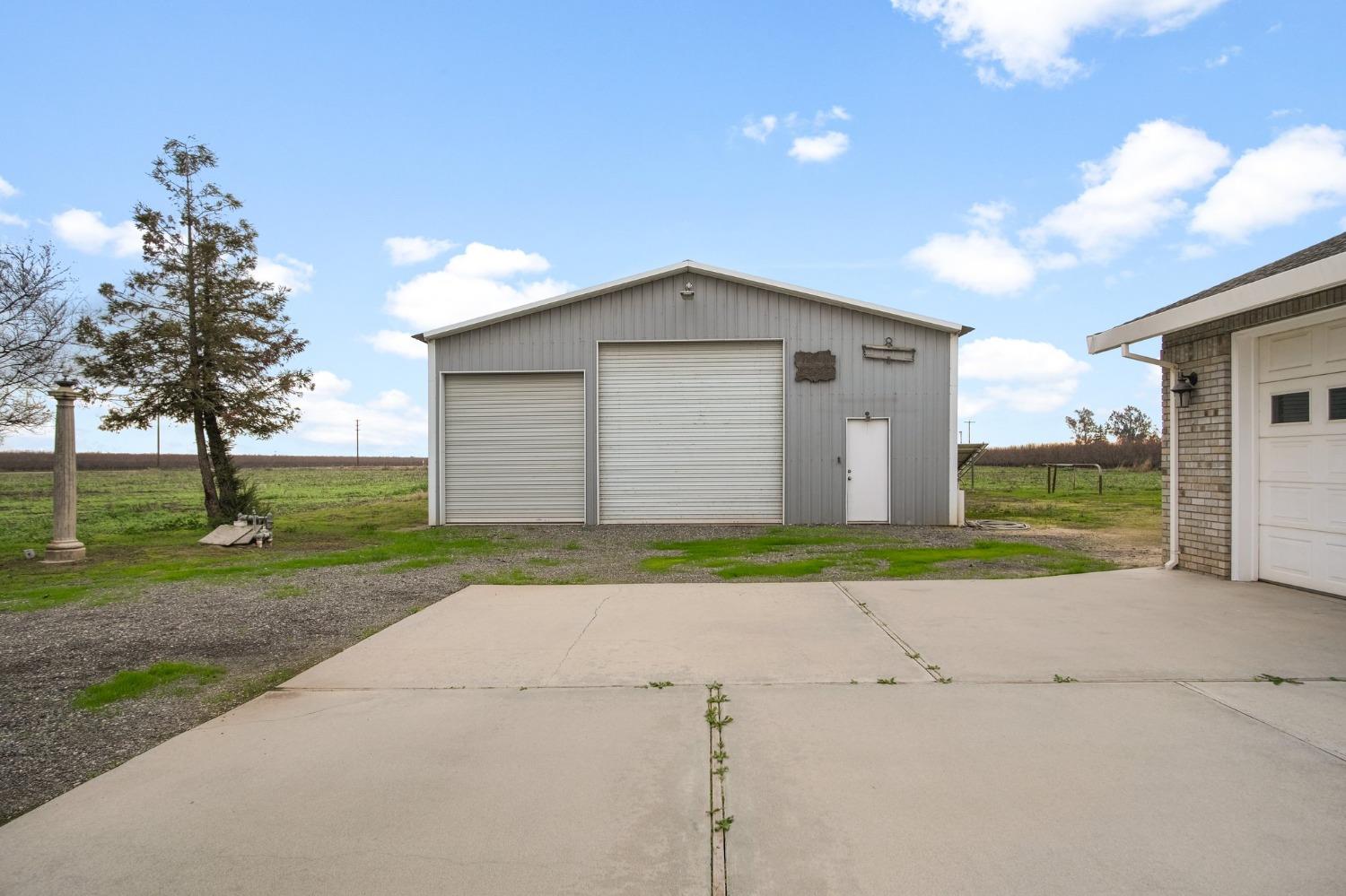 5837 N BERKELEY Avenue