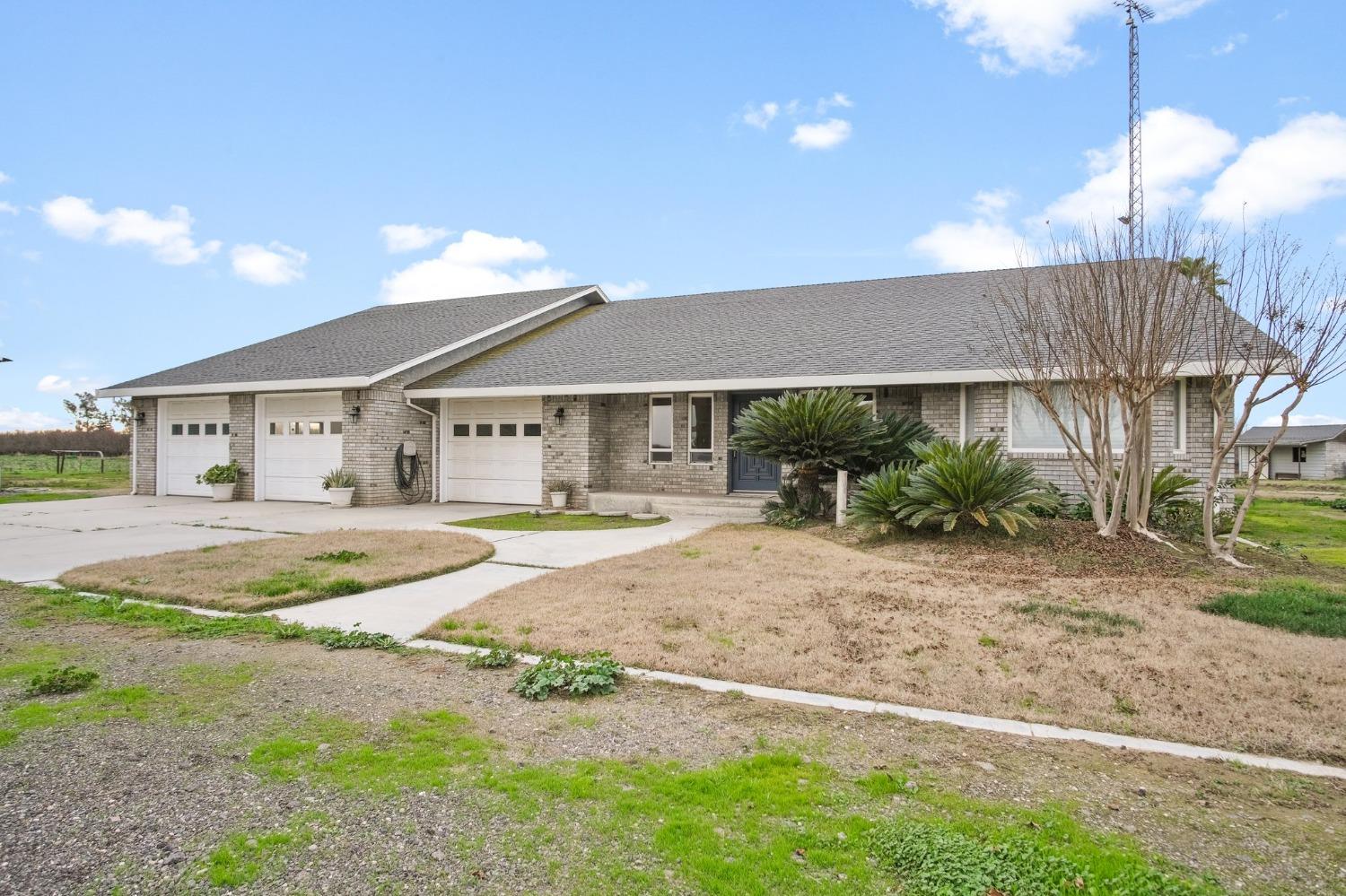 5837 N BERKELEY Avenue