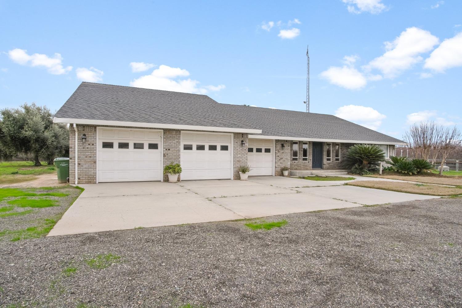 5837 N BERKELEY Avenue