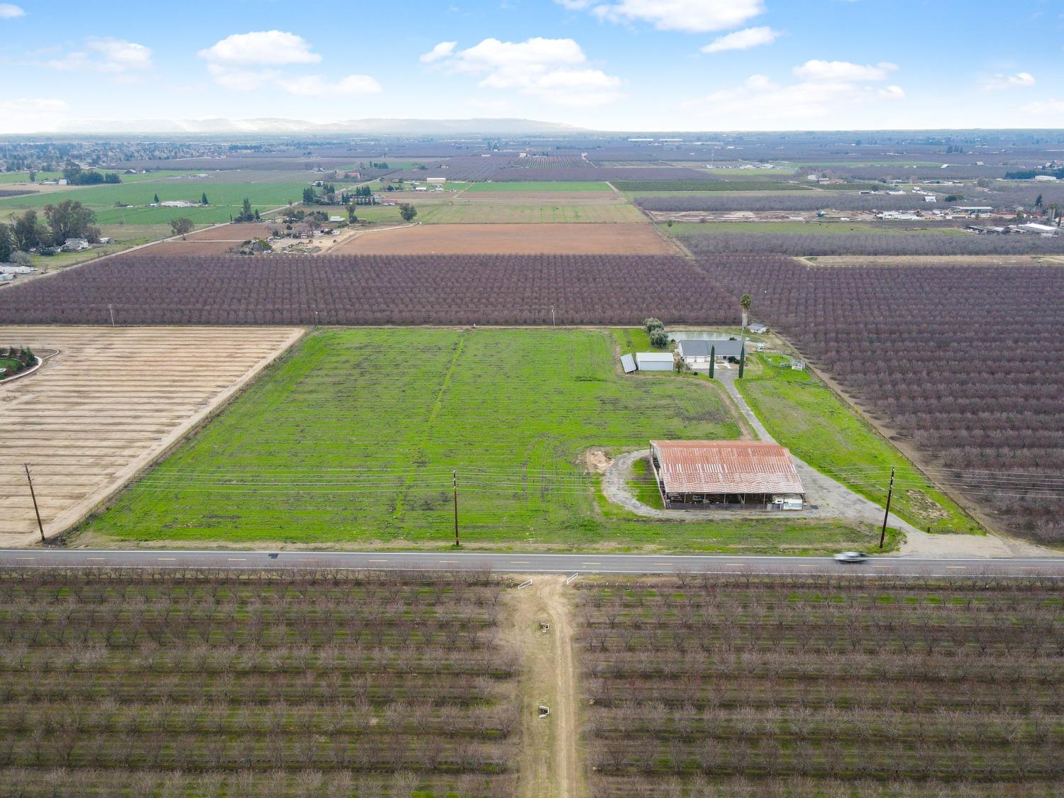 5837 N BERKELEY Avenue