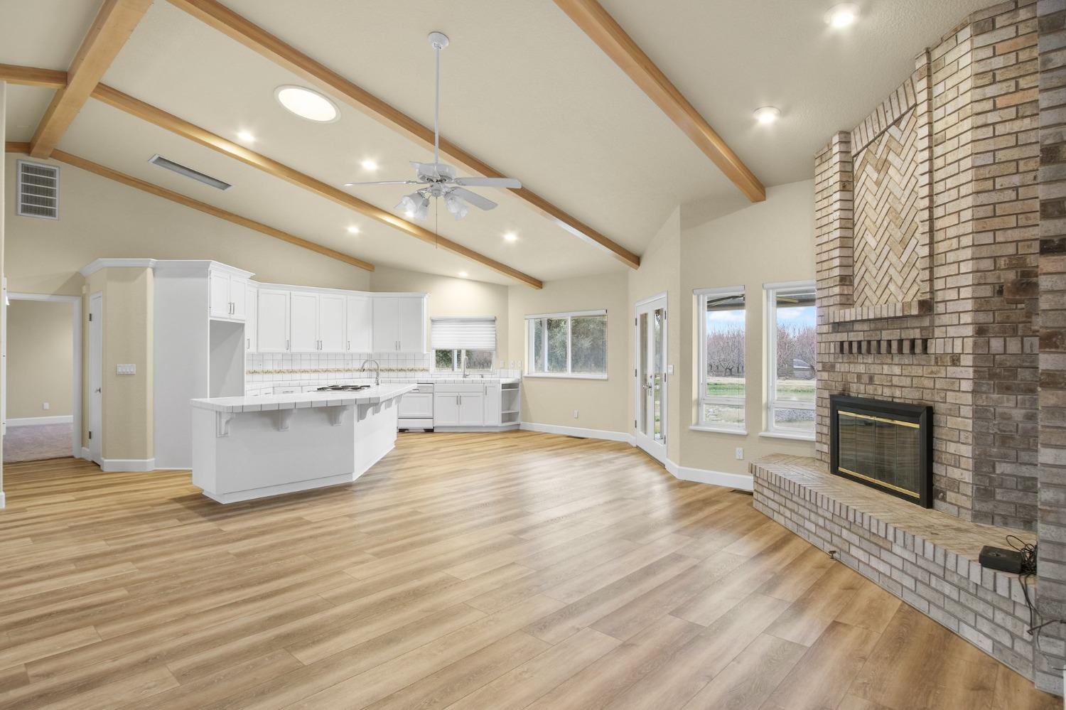 5837 N BERKELEY Avenue