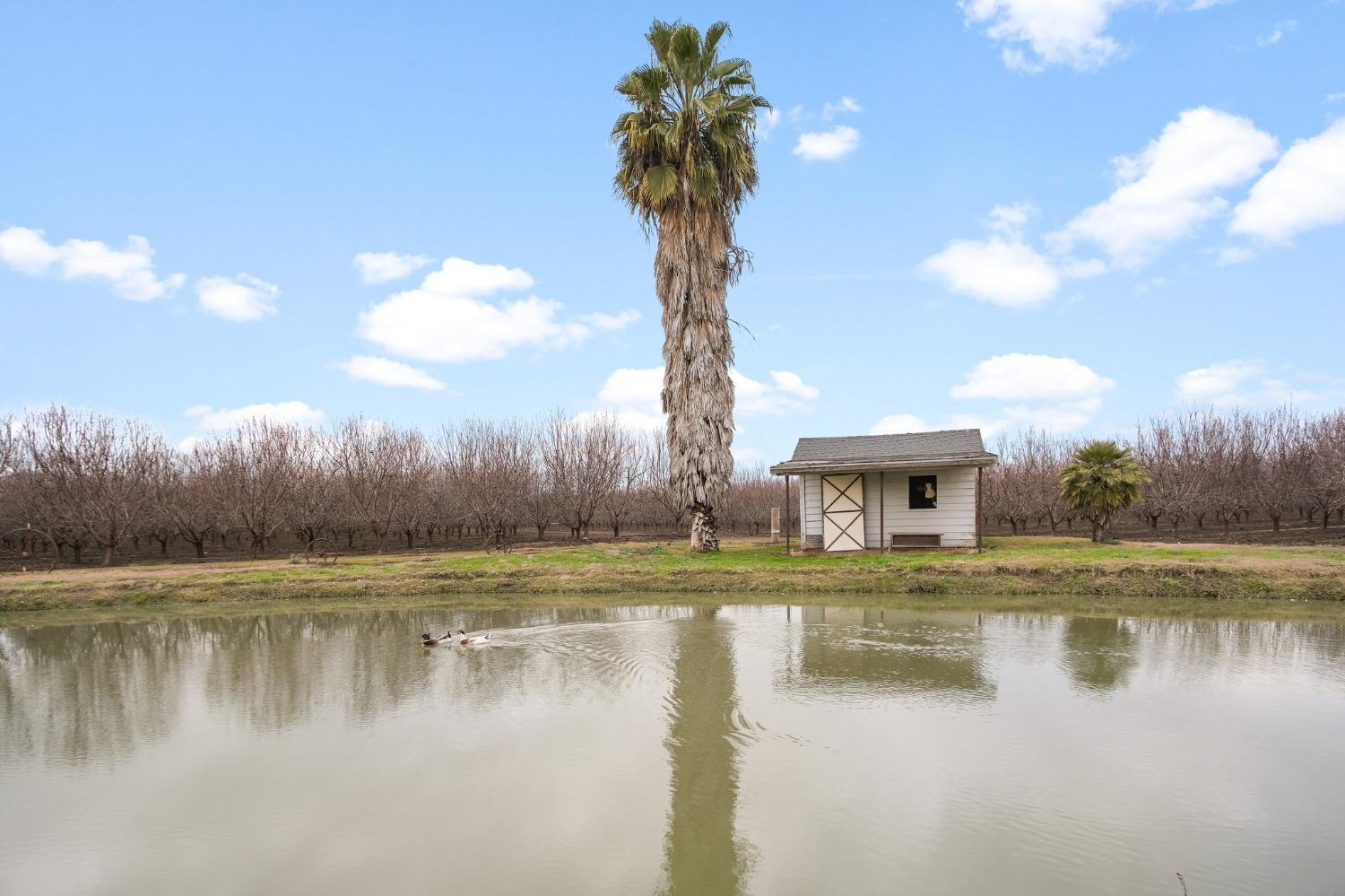 5837 N BERKELEY Avenue