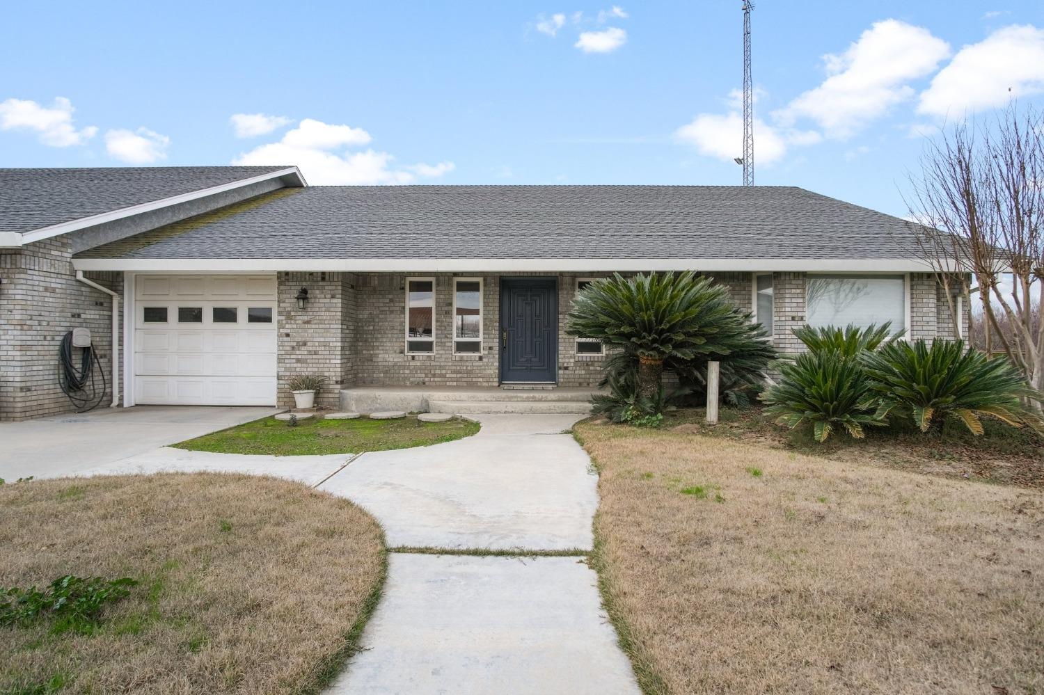 5837 N BERKELEY Avenue