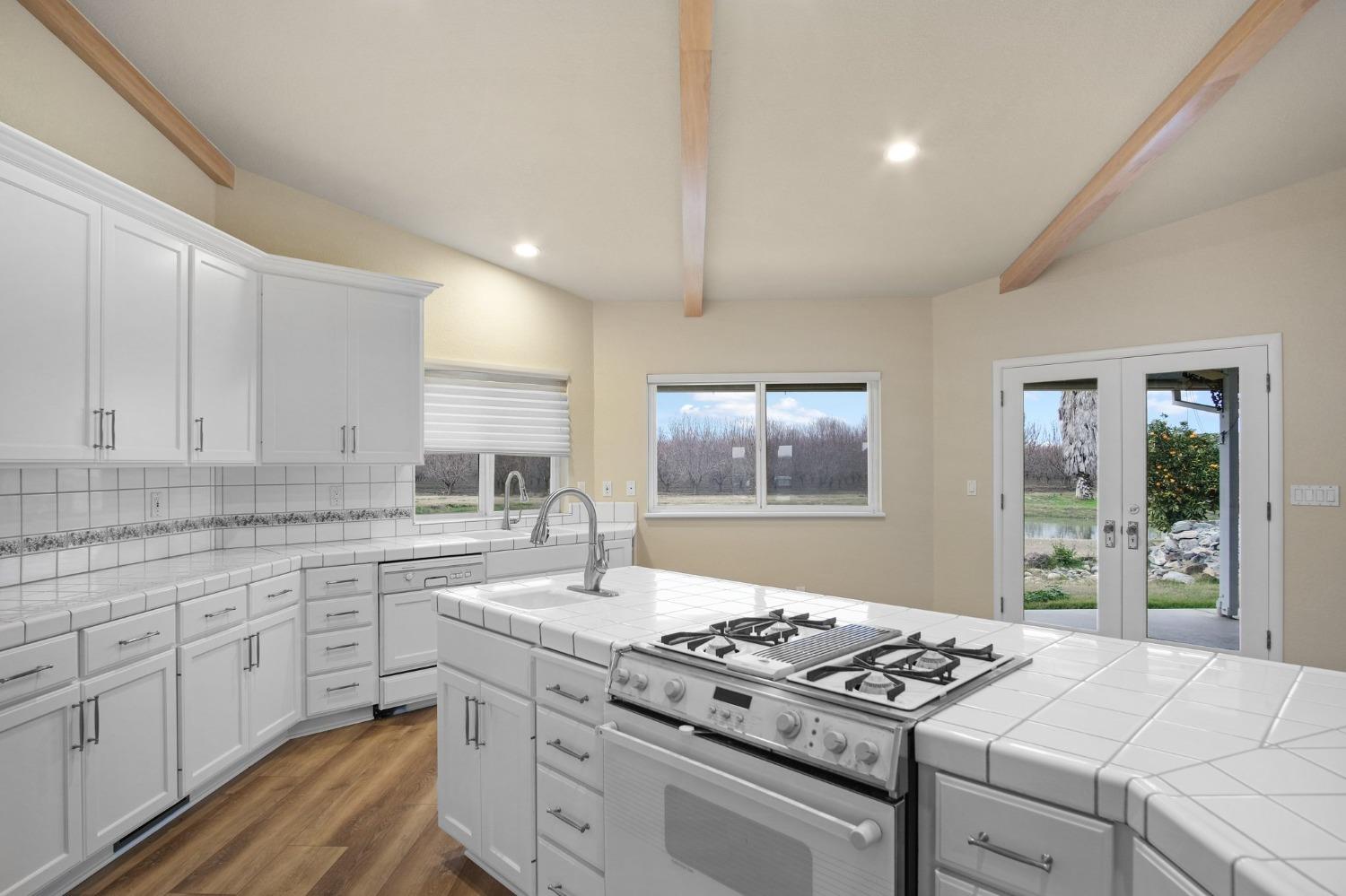 5837 N BERKELEY Avenue