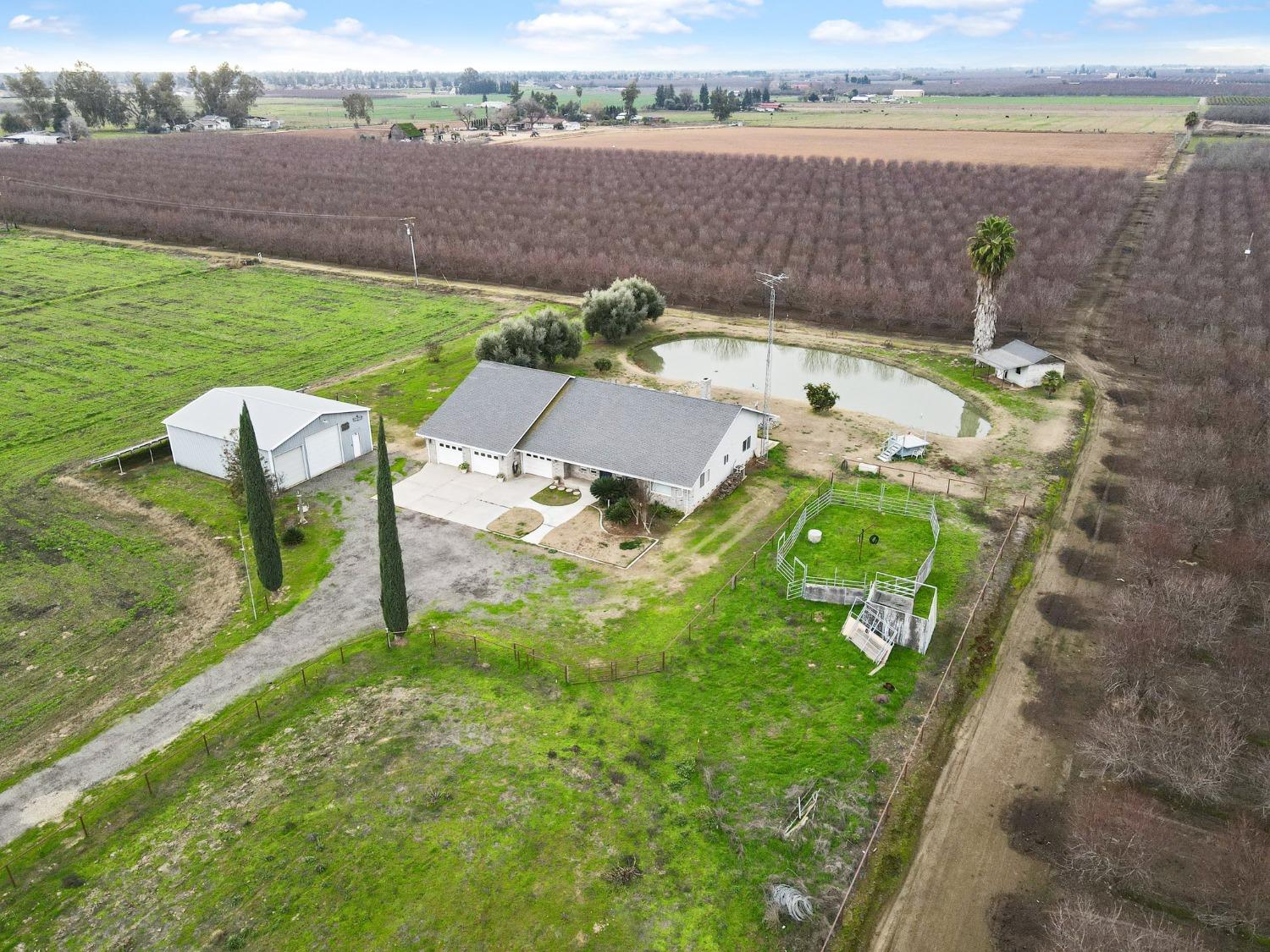 5837 N BERKELEY Avenue