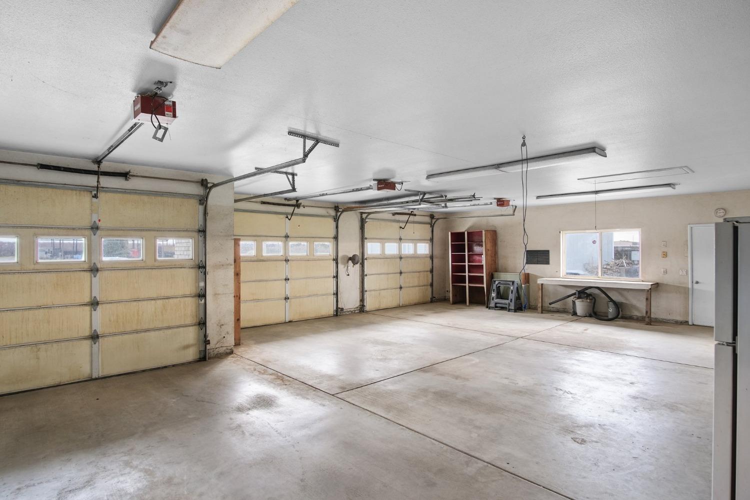 5837 N BERKELEY Avenue