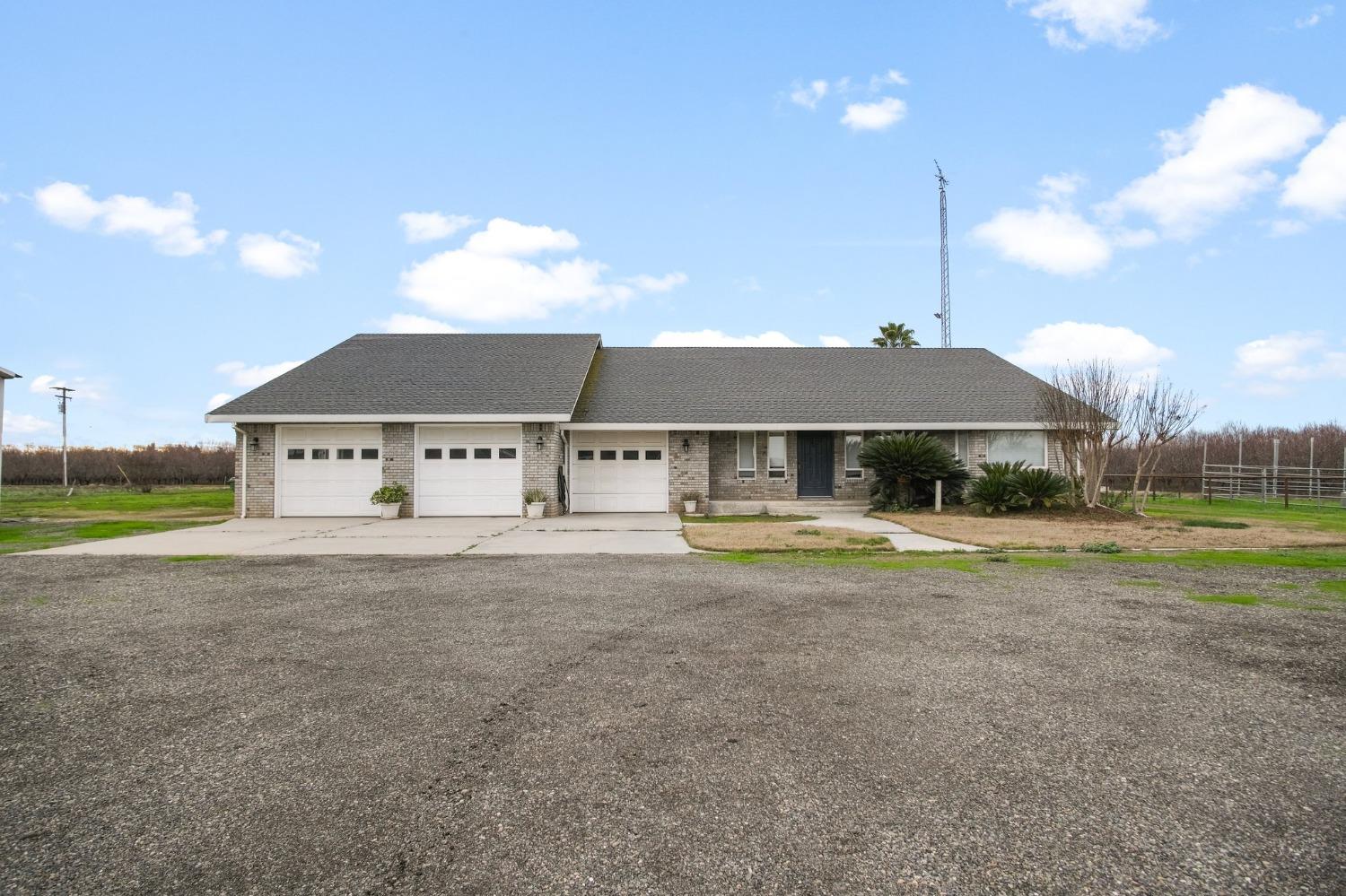 5837 N BERKELEY Avenue