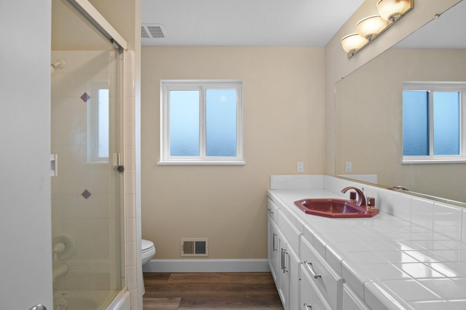 5837 N BERKELEY Avenue