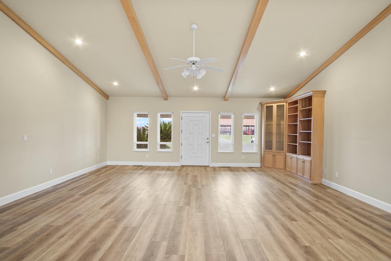 5837 N BERKELEY Avenue