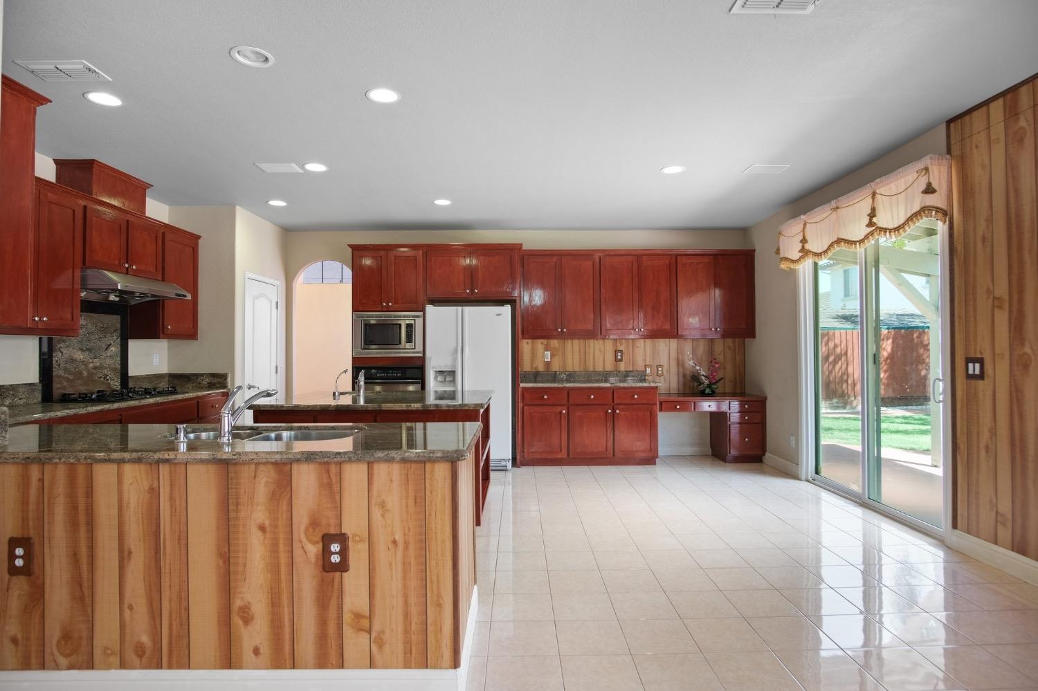 3786 Standing Oak Drive