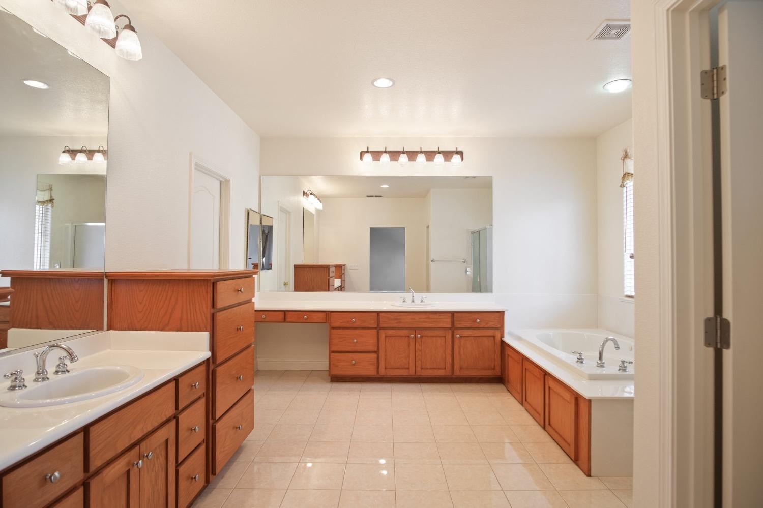 3786 Standing Oak Drive