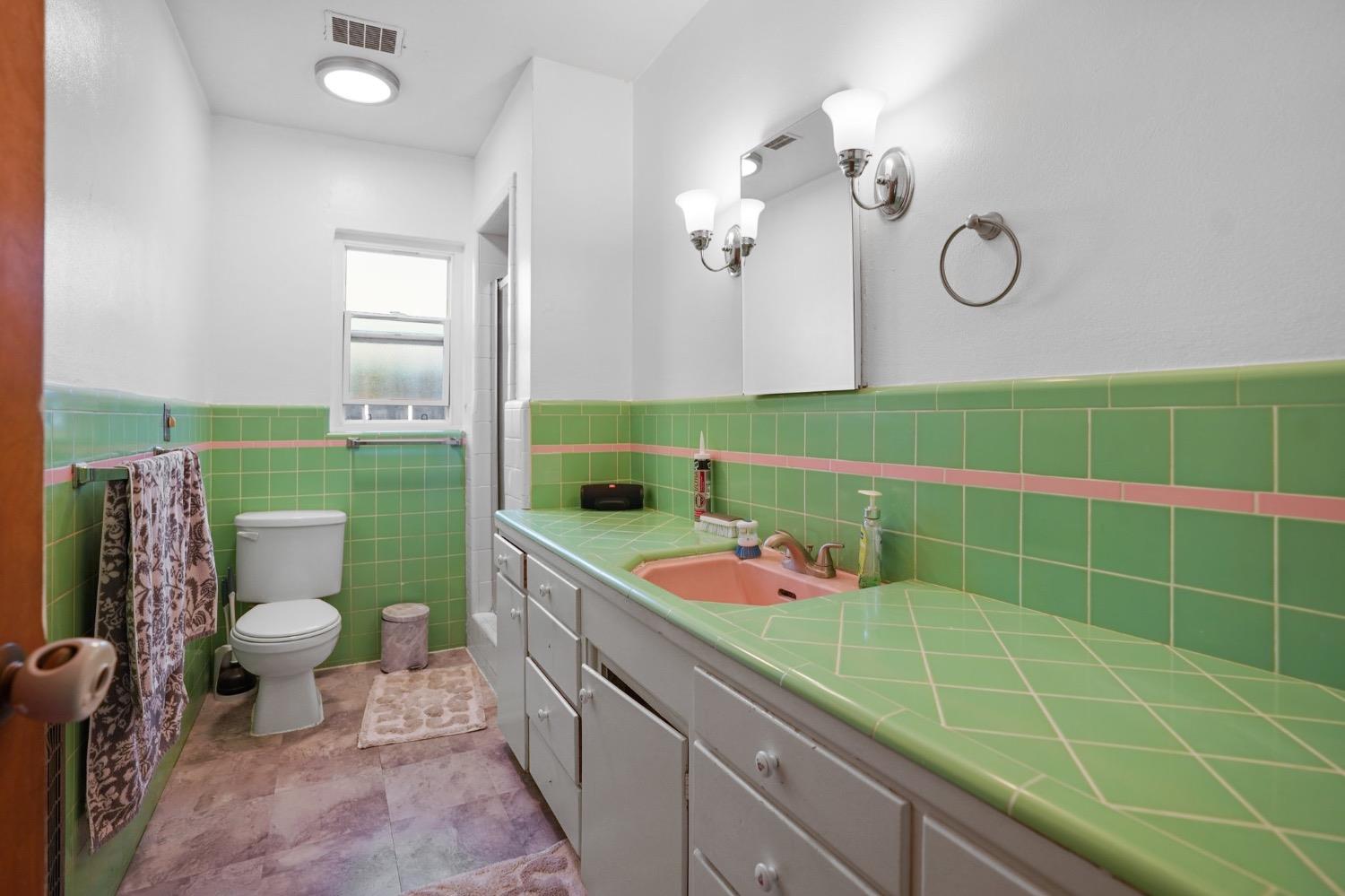 93 E Syracuse Avenue