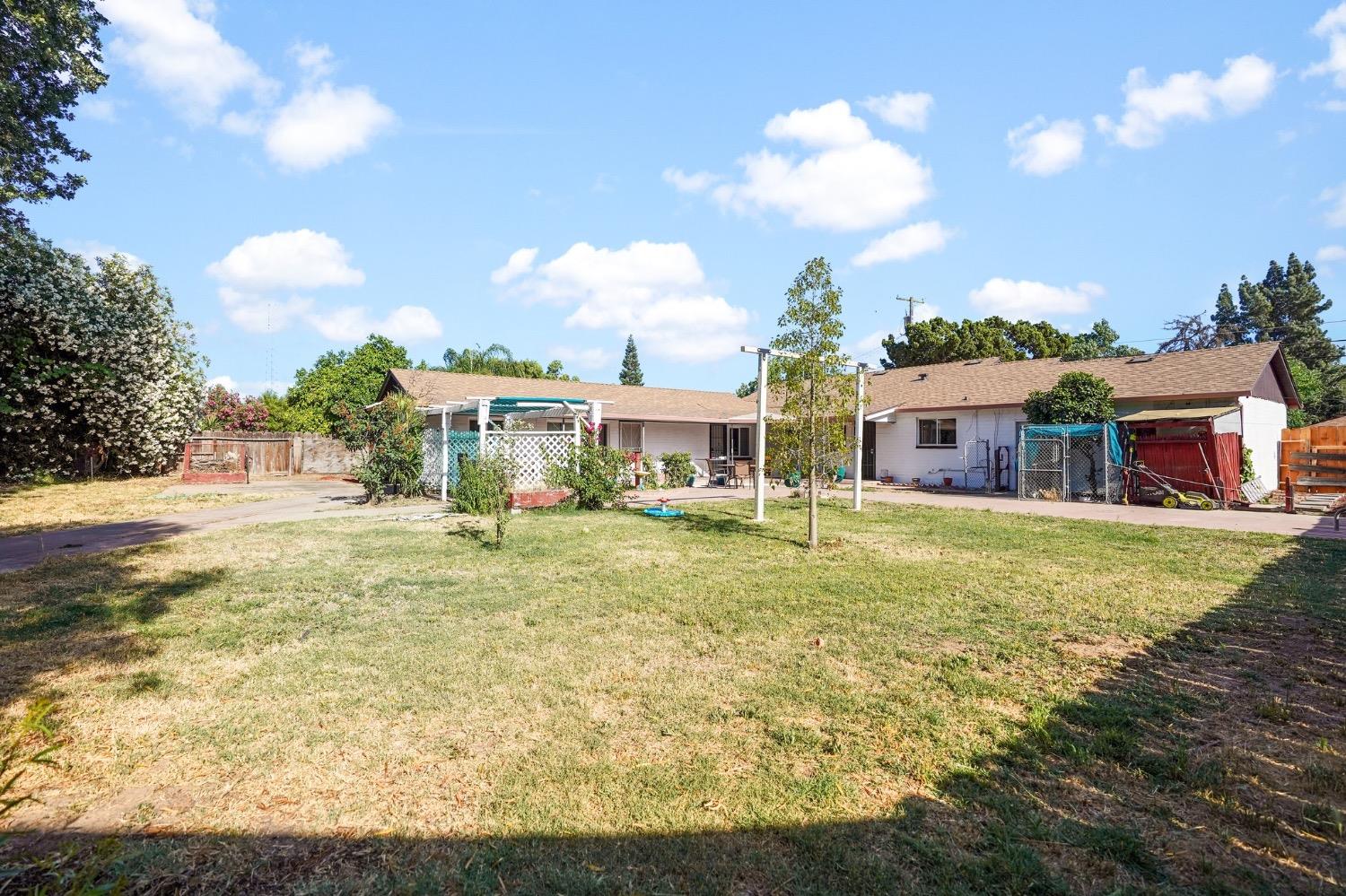 93 E Syracuse Avenue