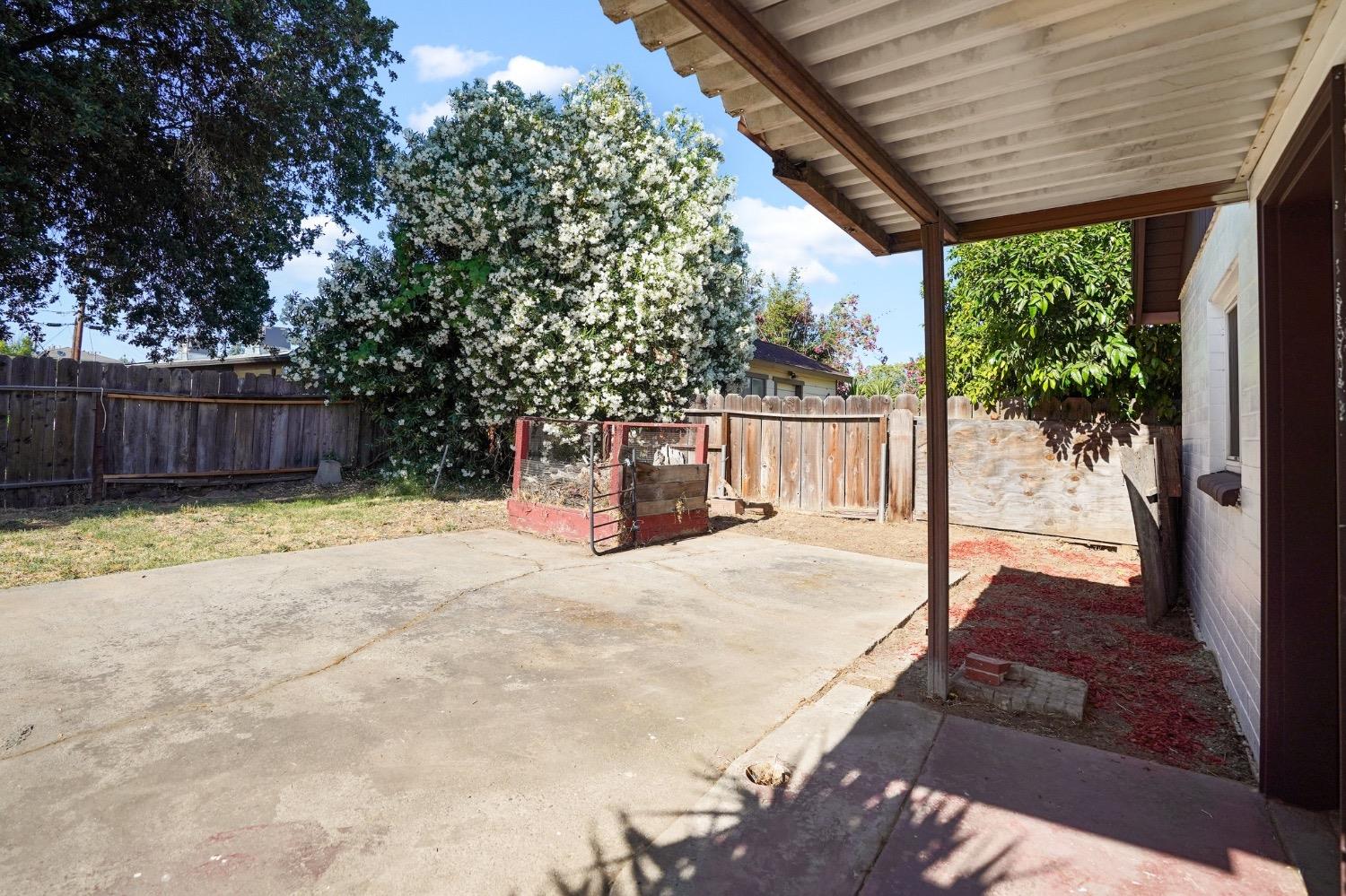 93 E Syracuse Avenue