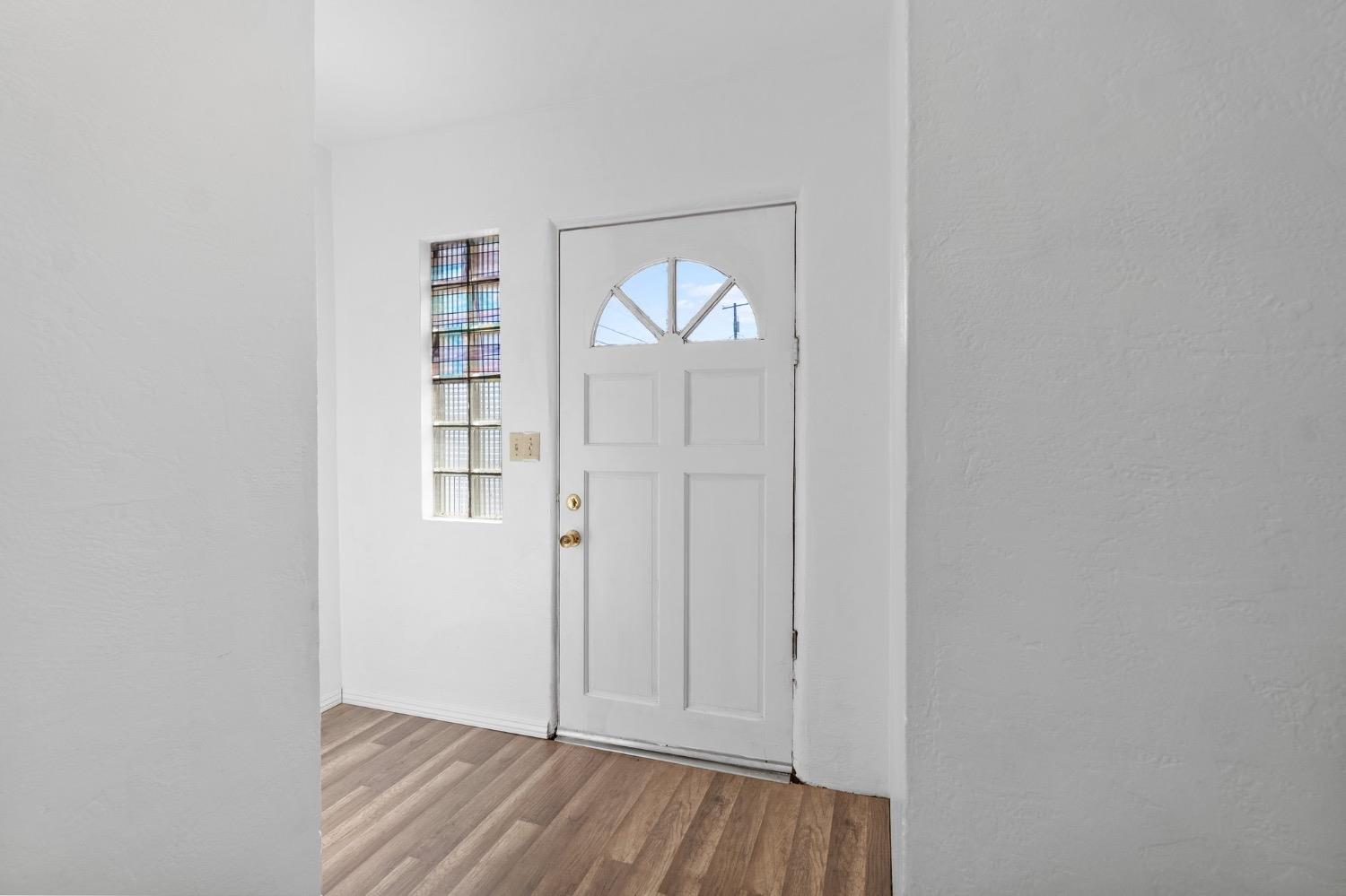 93 E Syracuse Avenue